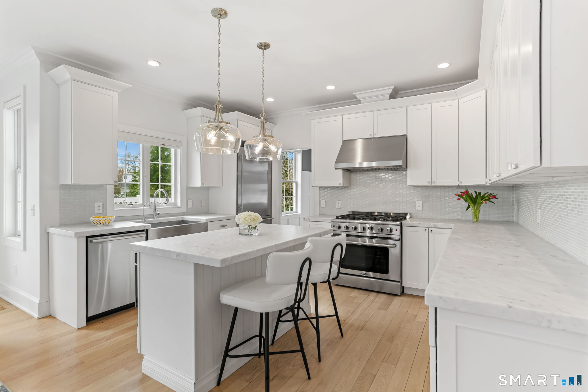 Homes for sale in Fairfield, CT | 10 Pansy Rd, Fairfield, CT 06824 | MLS# 24158575