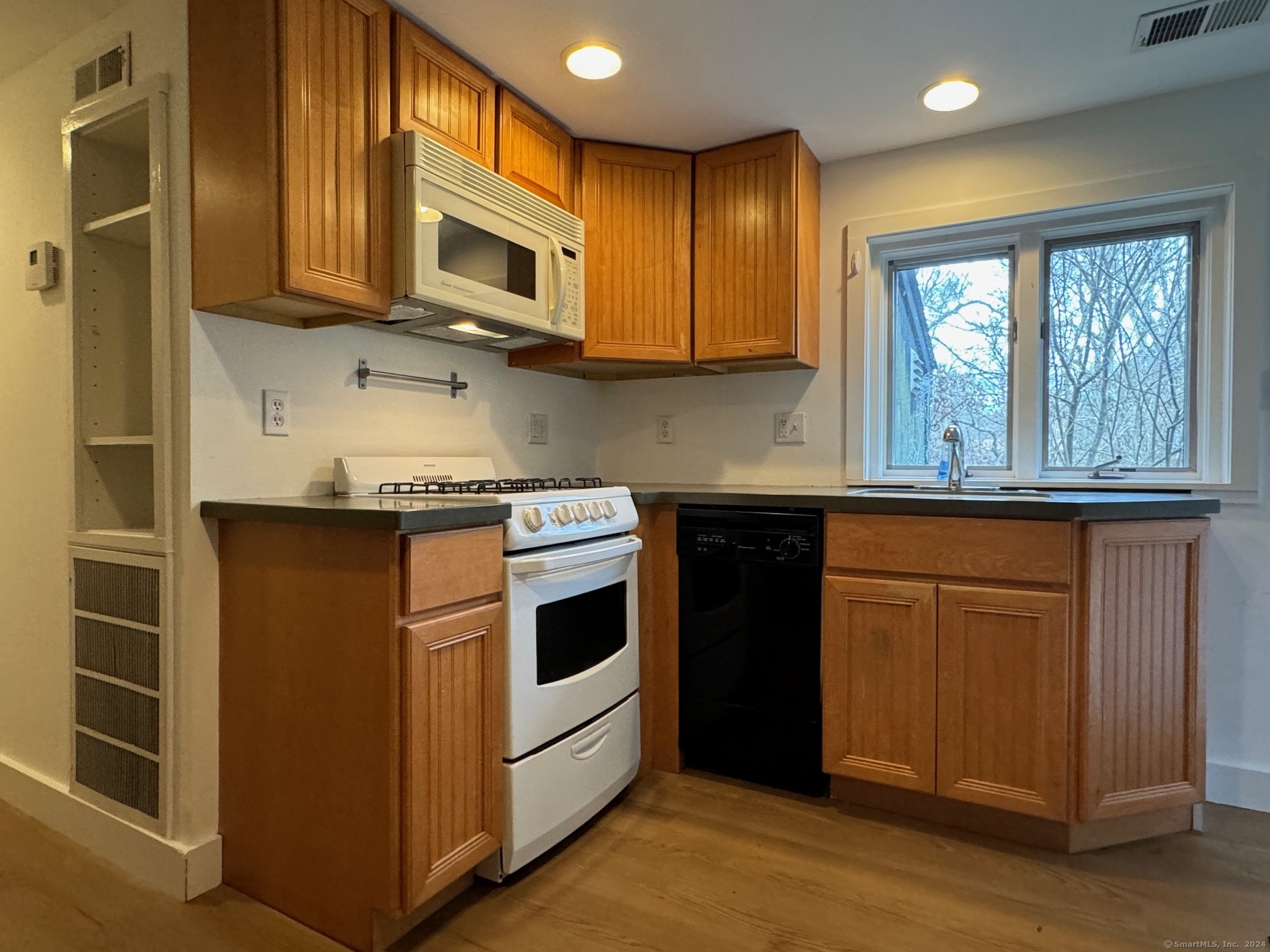592 Horse Pond, Madison, 06443, 1 Bedroom Bedrooms, 0 ,1 BathroomBathrooms,Residential Rental,For Sale,Horse Pond,0,24160279