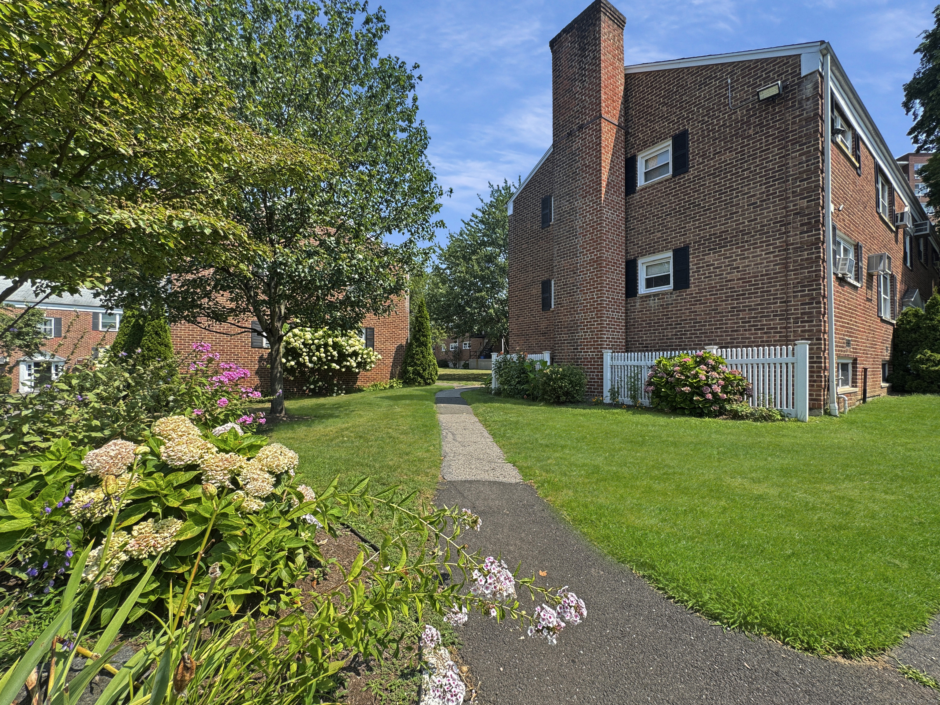Homes for sale in Stamford, CT | 104 Strawberry Hill Ave #2, Stamford, CT 06902 | MLS# 24160297