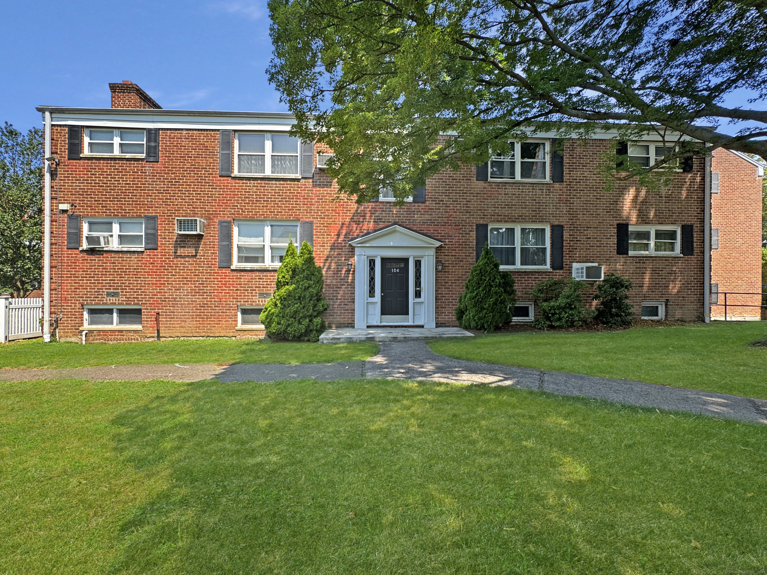 Homes for sale in Stamford, CT | 104 Strawberry Hill Ave #2, Stamford, CT 06902 | MLS# 24160297