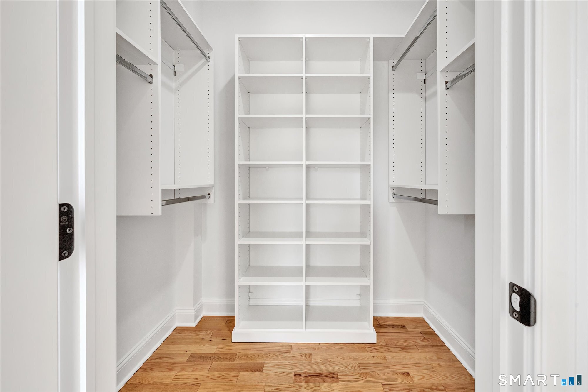 Homes for sale in Middlebury, CT | 20 Hunting Ridge Rd, Middlebury, CT 06762 | MLS# 24160275