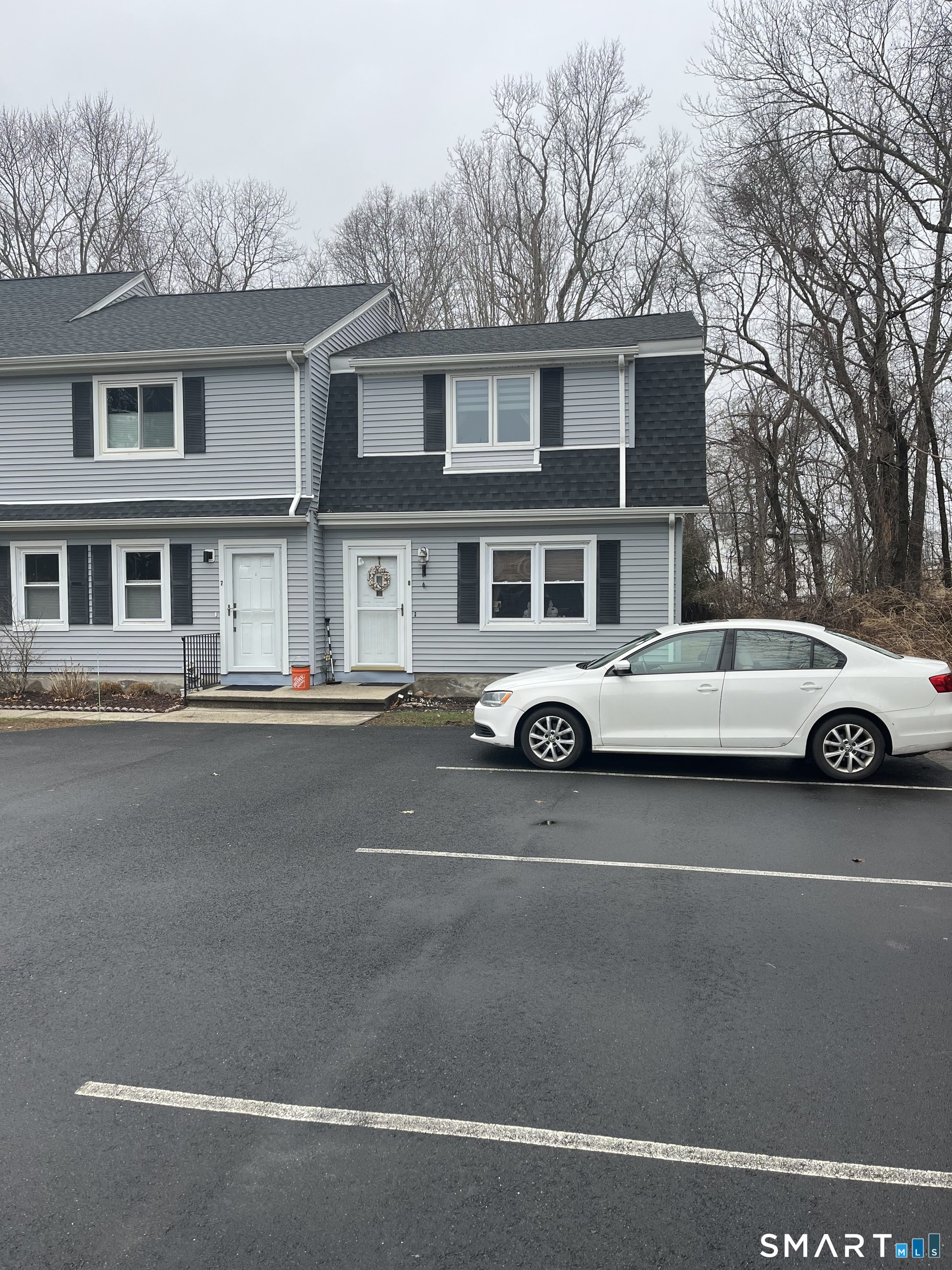 Homes for sale in East Haven, CT | 161 Cosey Beach Rd #APT 8, East Haven, CT 06512 | MLS# 24158708