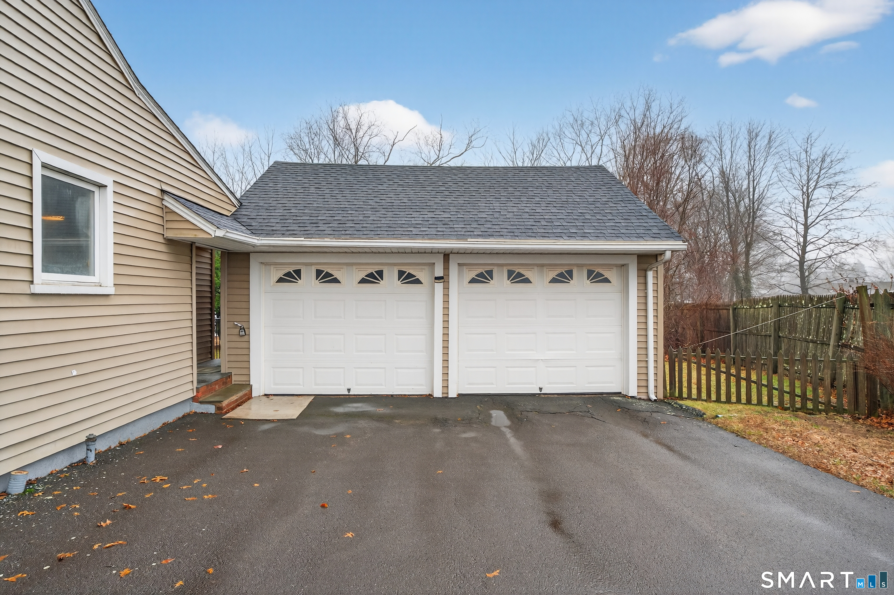 Homes for sale in East Haven, CT | 57 Glenmoor Dr, East Haven, CT 06512 | MLS# 24160339