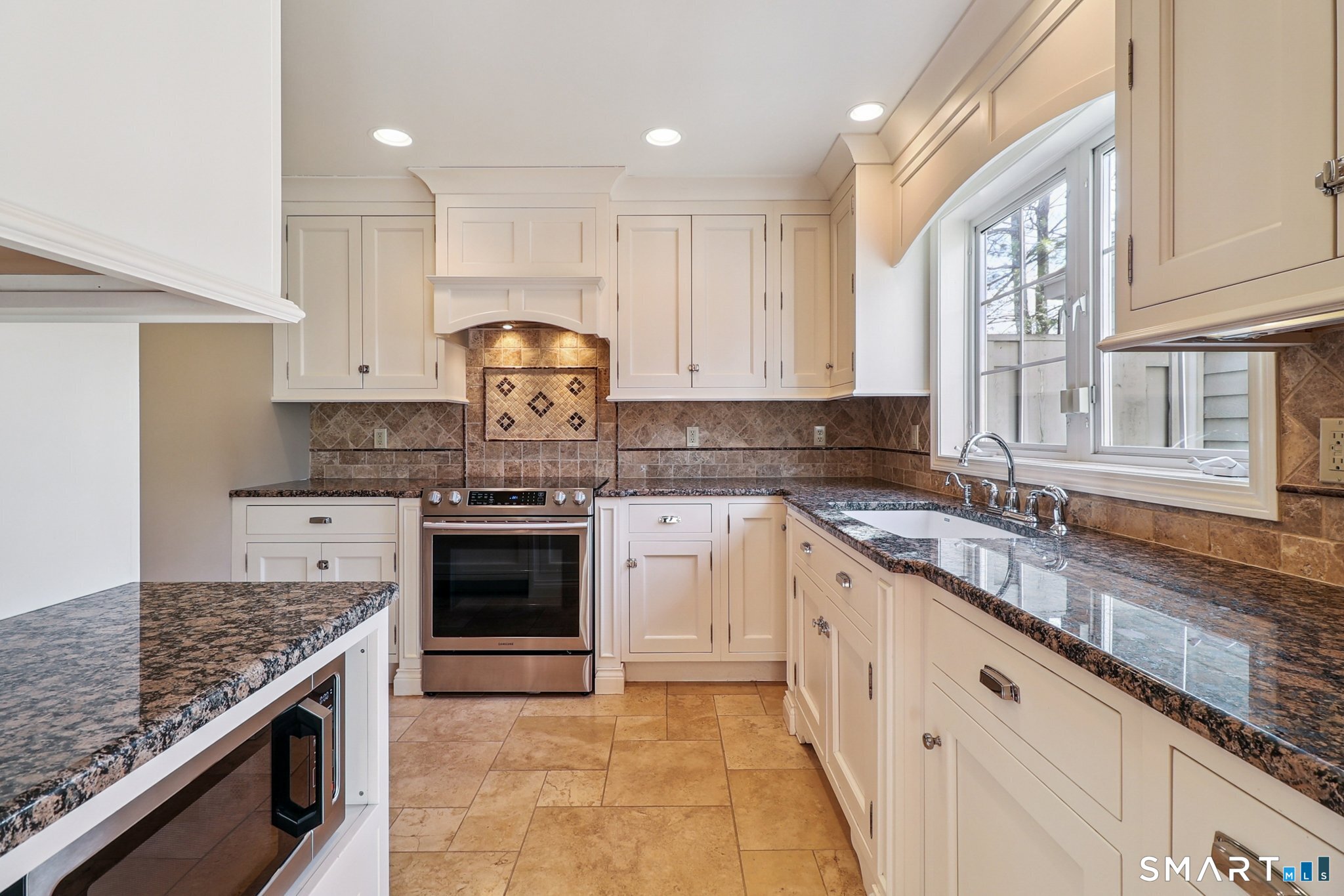 Homes for sale in Danbury, CT | 41 Tamarack Ave #118, Danbury, CT 06811 | MLS# 24158052