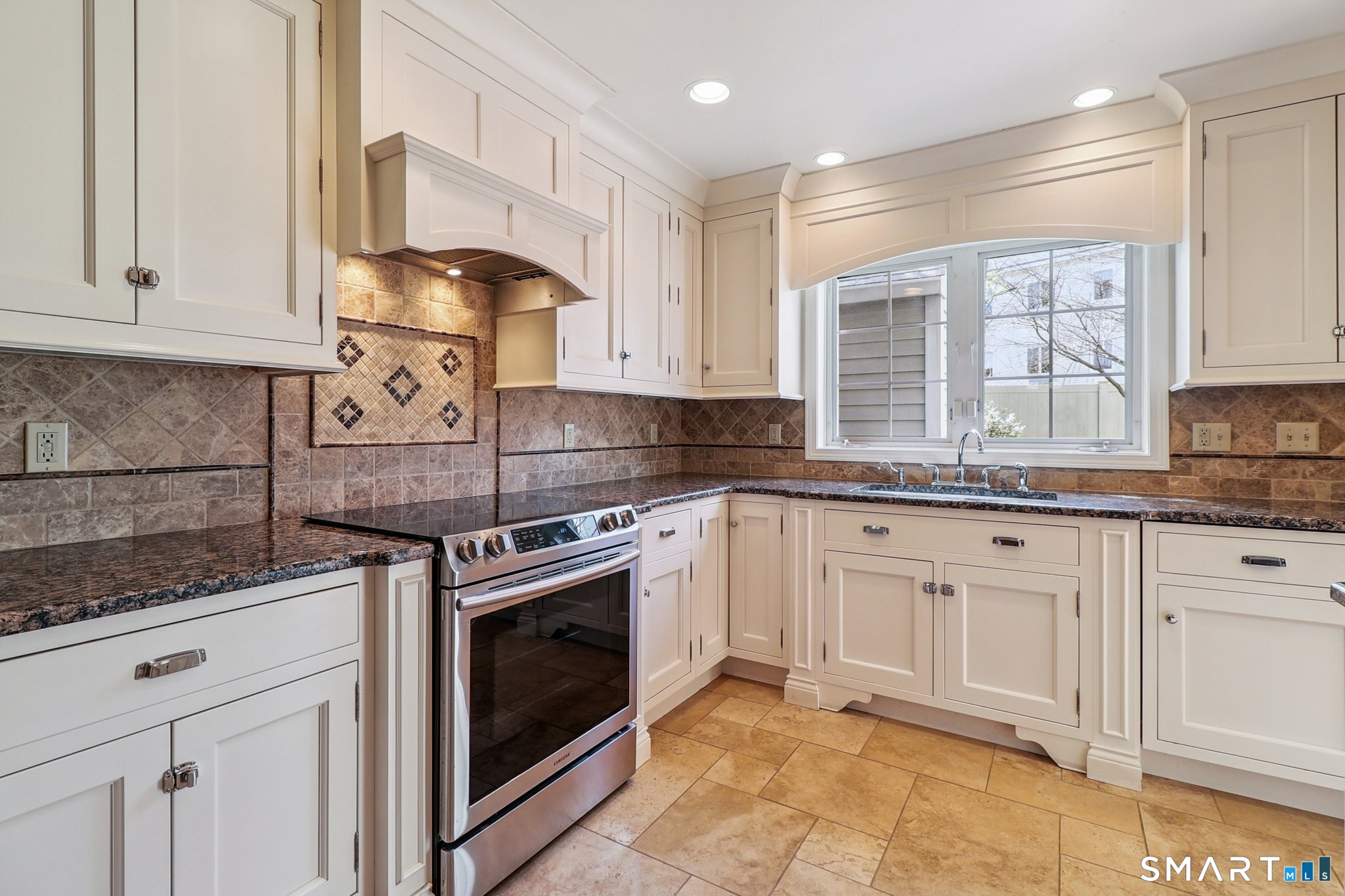 Homes for sale in Danbury, CT | 41 Tamarack Ave #118, Danbury, CT 06811 | MLS# 24158052