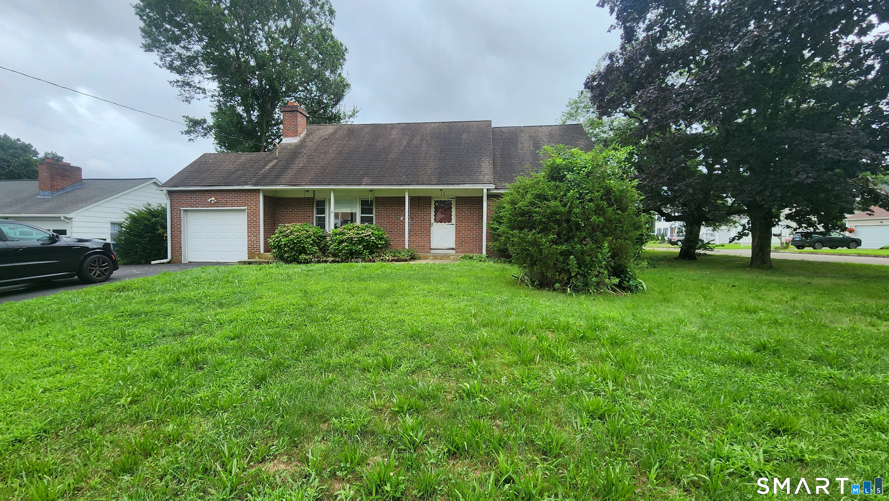 Homes for sale in Woodbridge, CT | 16 Raymond Rd, Woodbridge, CT 06525 | MLS# 24160176