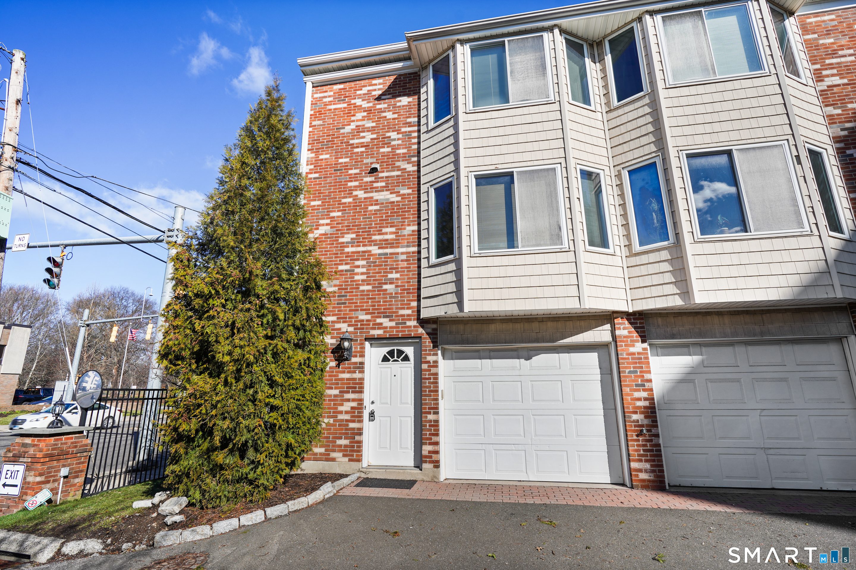 Homes for sale in Stamford, CT | 1611 Washington Blvd #APT 1, Stamford, CT 06902 | MLS# 24159422