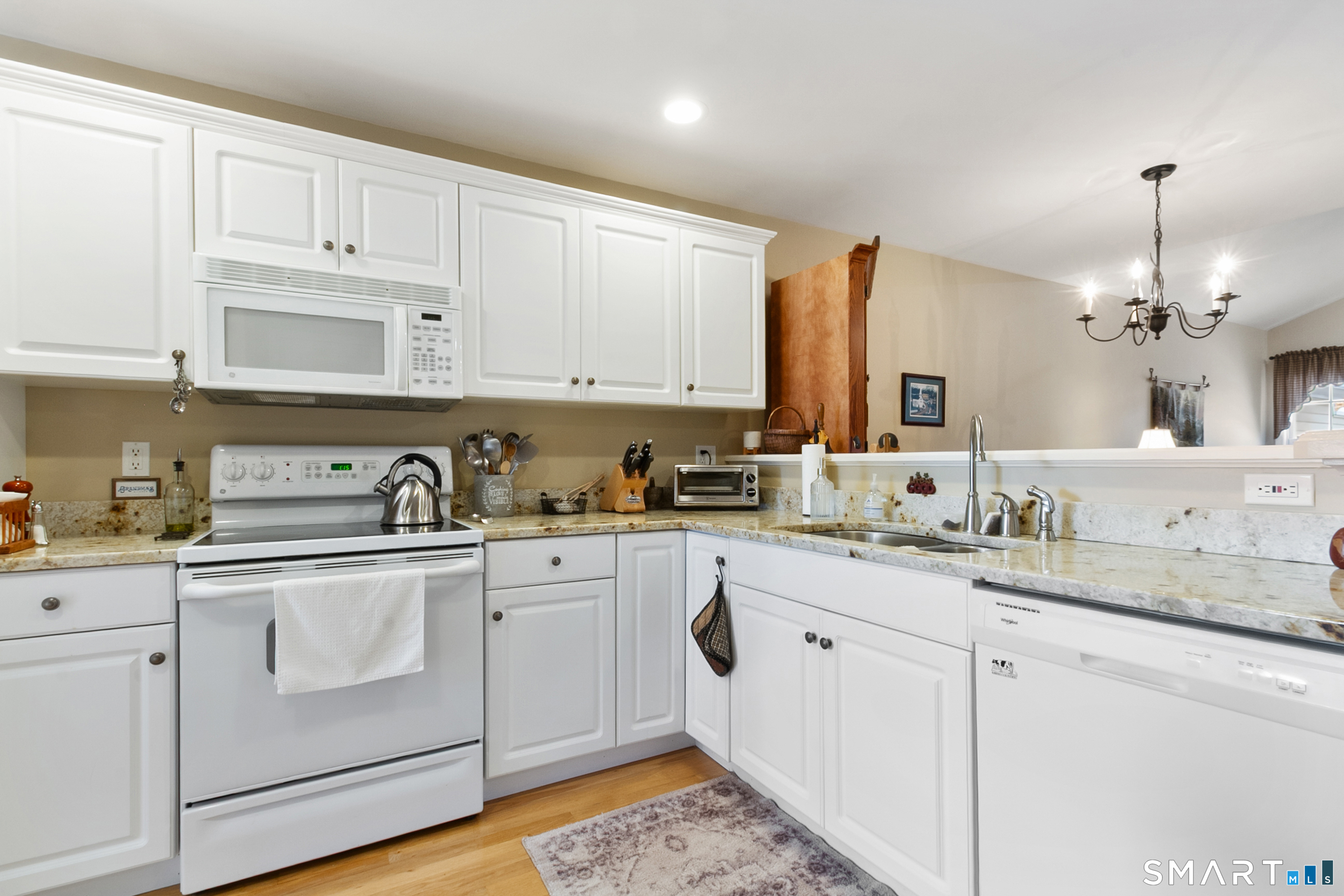 Homes for sale in Newtown, CT | 177 Julia Ct #177, Newtown, CT 06482 | MLS# 24160568