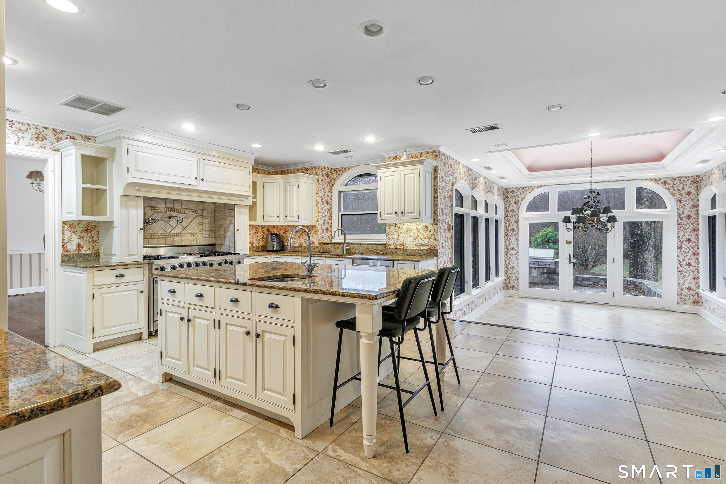 Homes for sale in Newtown, CT | 10 White Oak Farm Rd, Newtown, CT 06470 | MLS# 24159018