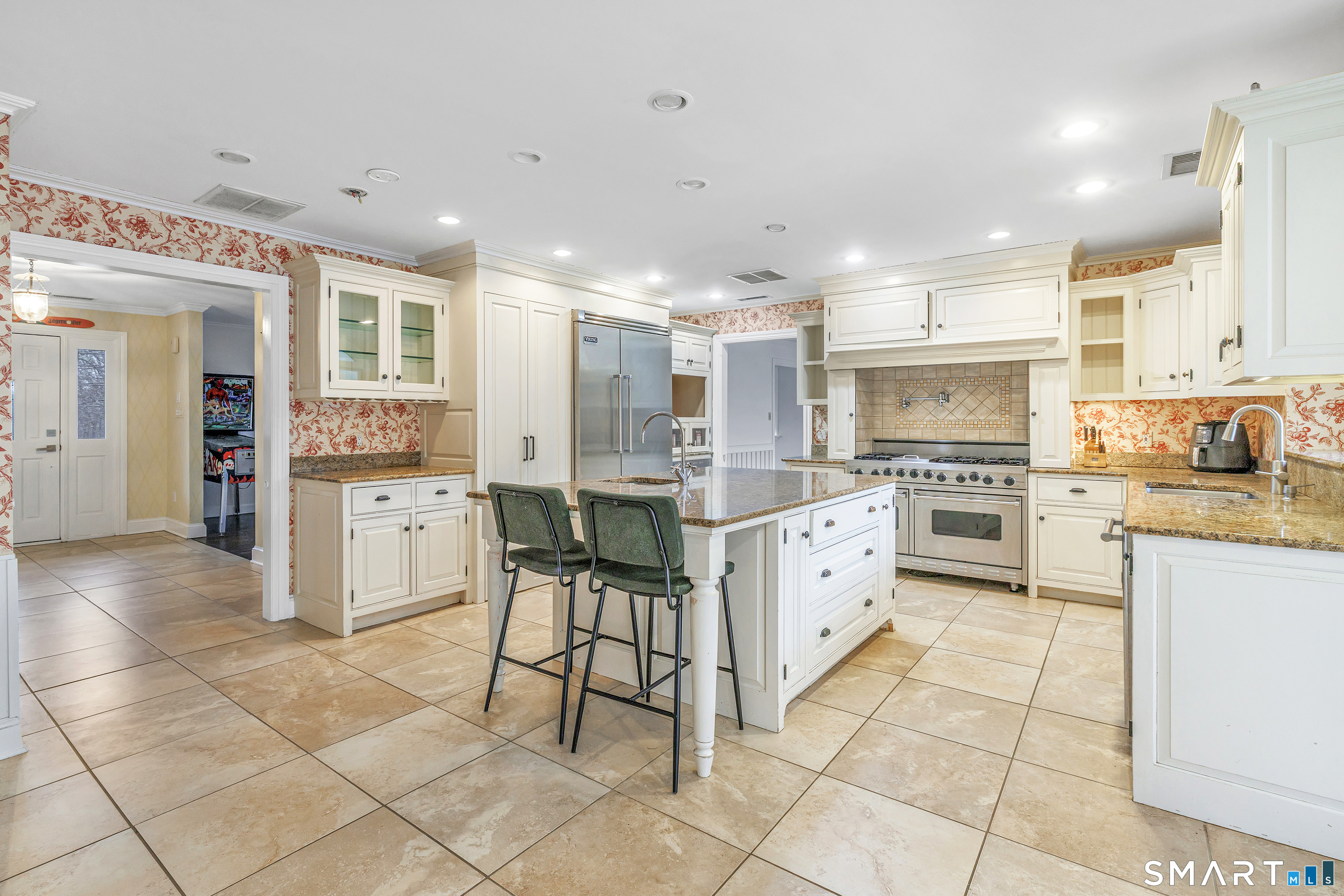 Homes for sale in Newtown, CT | 10 White Oak Farm Rd, Newtown, CT 06470 | MLS# 24159018