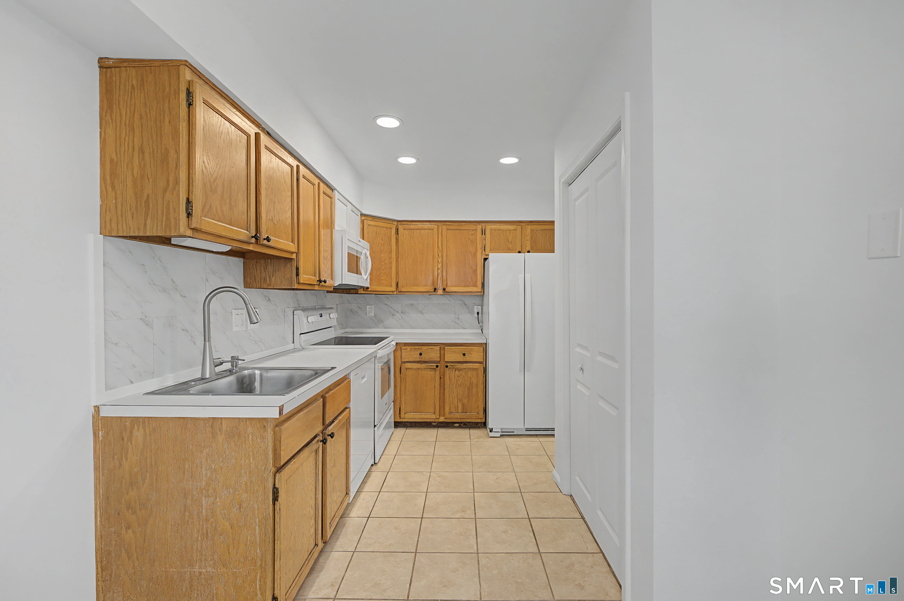 Homes for sale in Bethel, CT | 49 Deer Run #49, Bethel, CT 06801 | MLS# 24160654