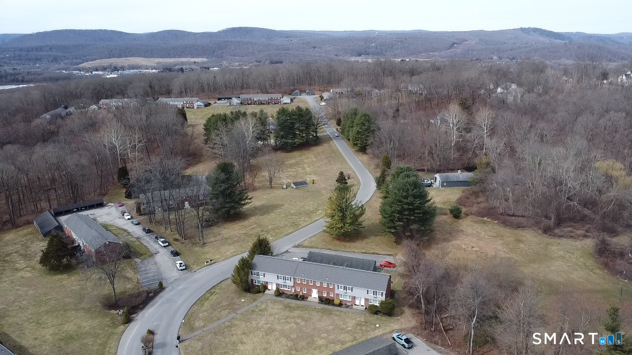 Homes for sale in New Milford, CT | 21 Old Farms Ln #21, New Milford, CT 06776 | MLS# 24160624