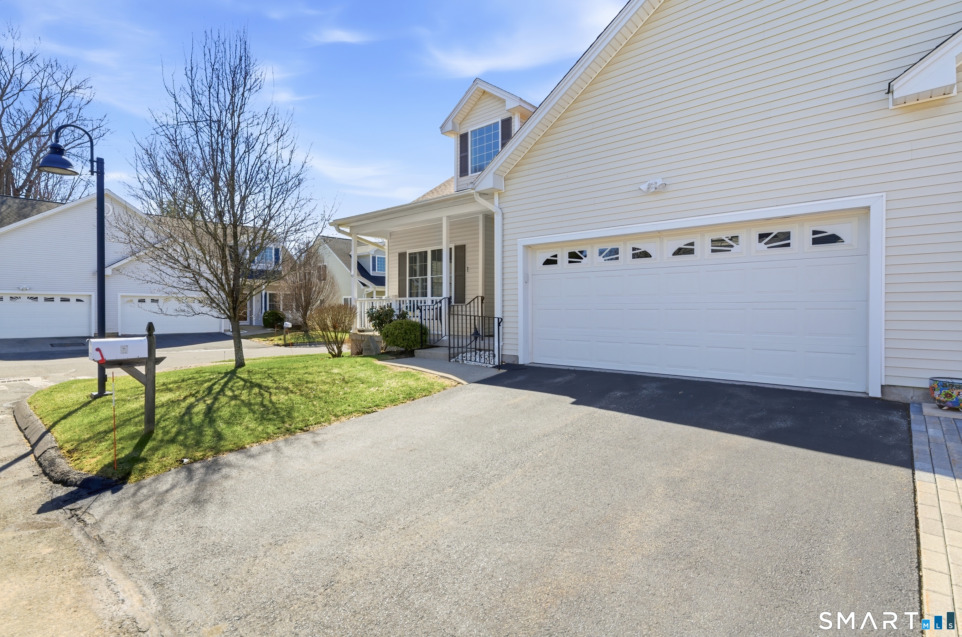 Homes for sale in Glastonbury, CT | 1 Fairfield Ct #1, Glastonbury, CT 06033 | MLS# 24160696