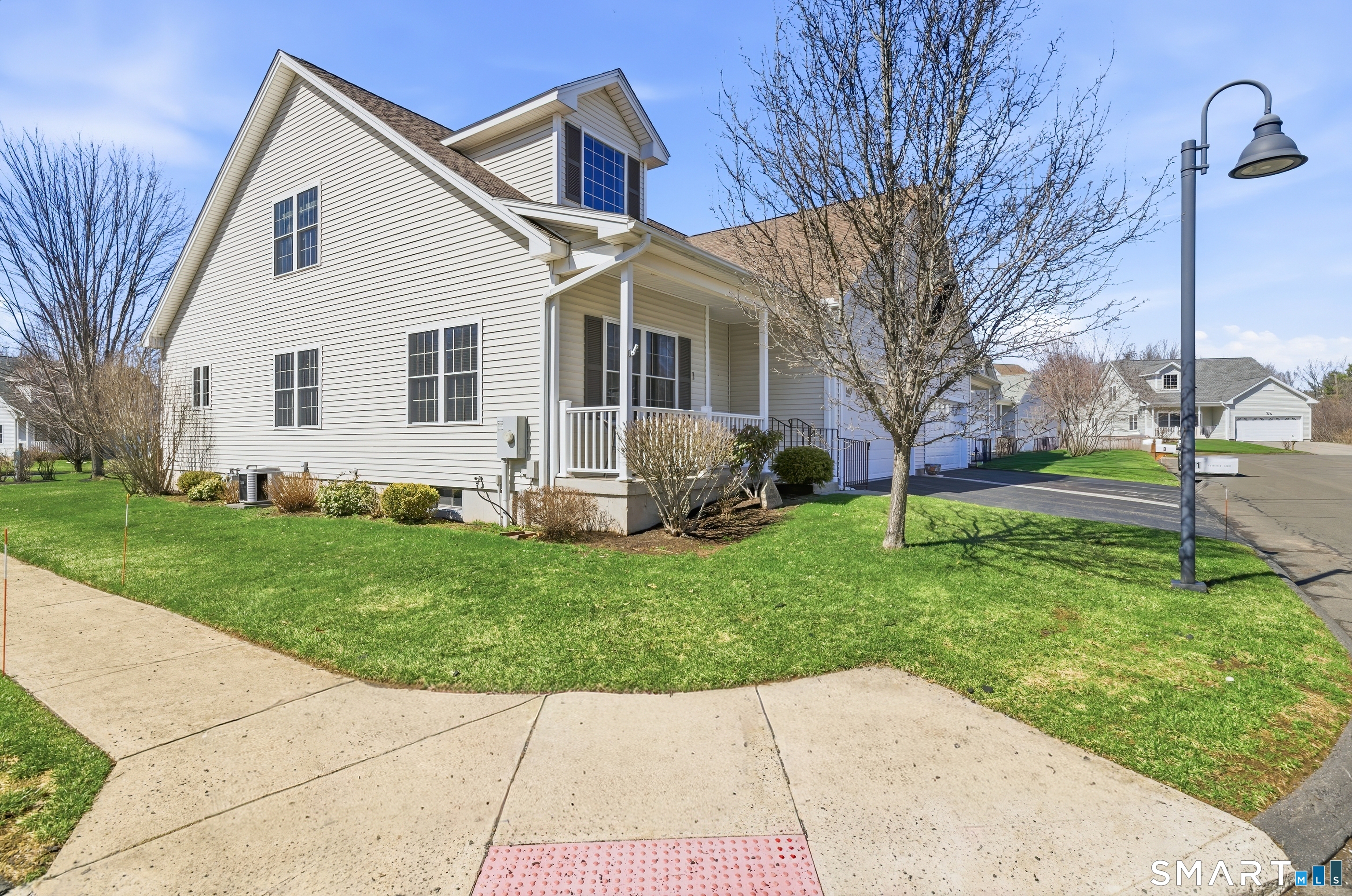 Homes for sale in Glastonbury, CT | 1 Fairfield Ct #1, Glastonbury, CT 06033 | MLS# 24160696