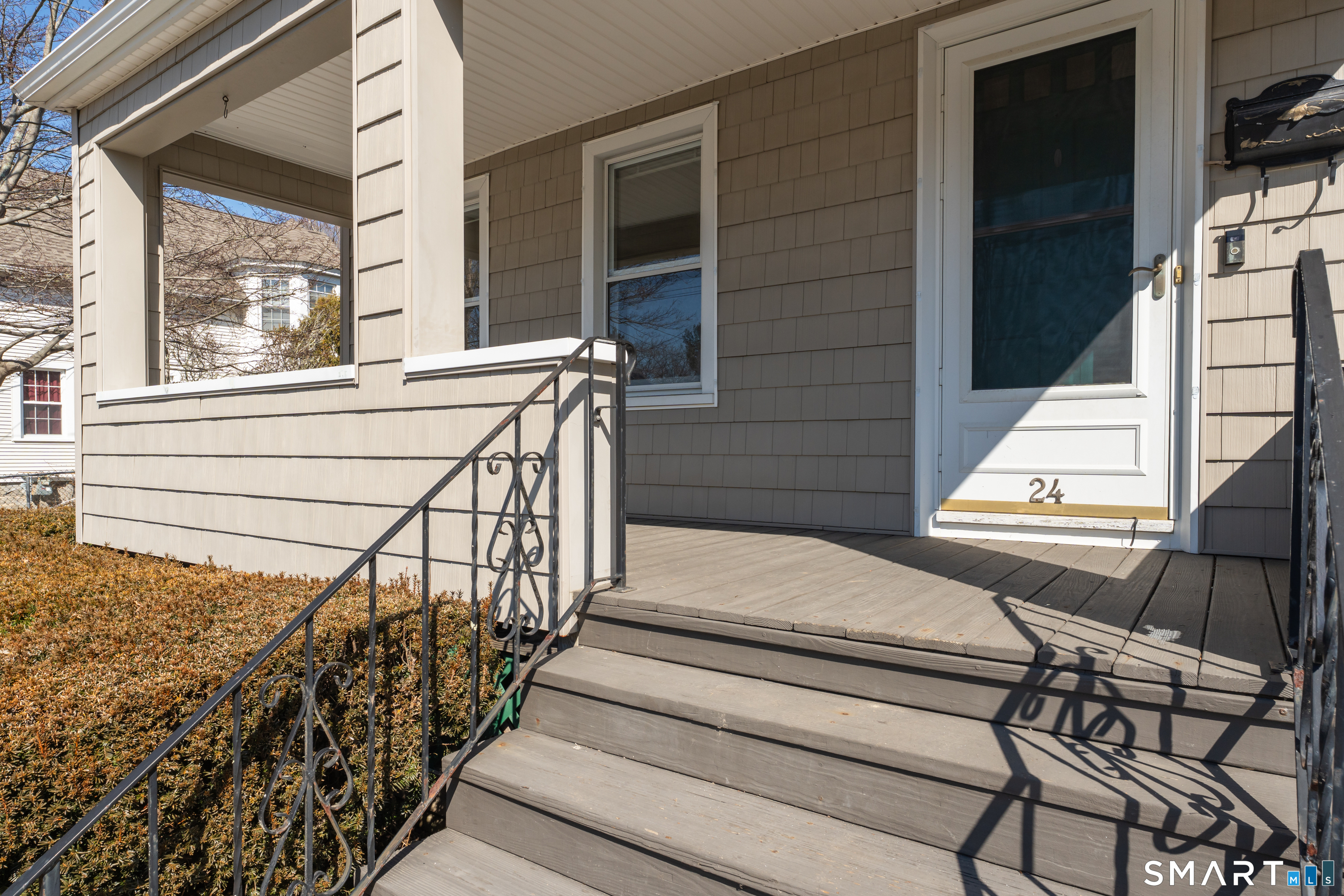 Homes for sale in Waterford, CT | 24 Clement St, Waterford, CT 06385 | MLS# 24160601