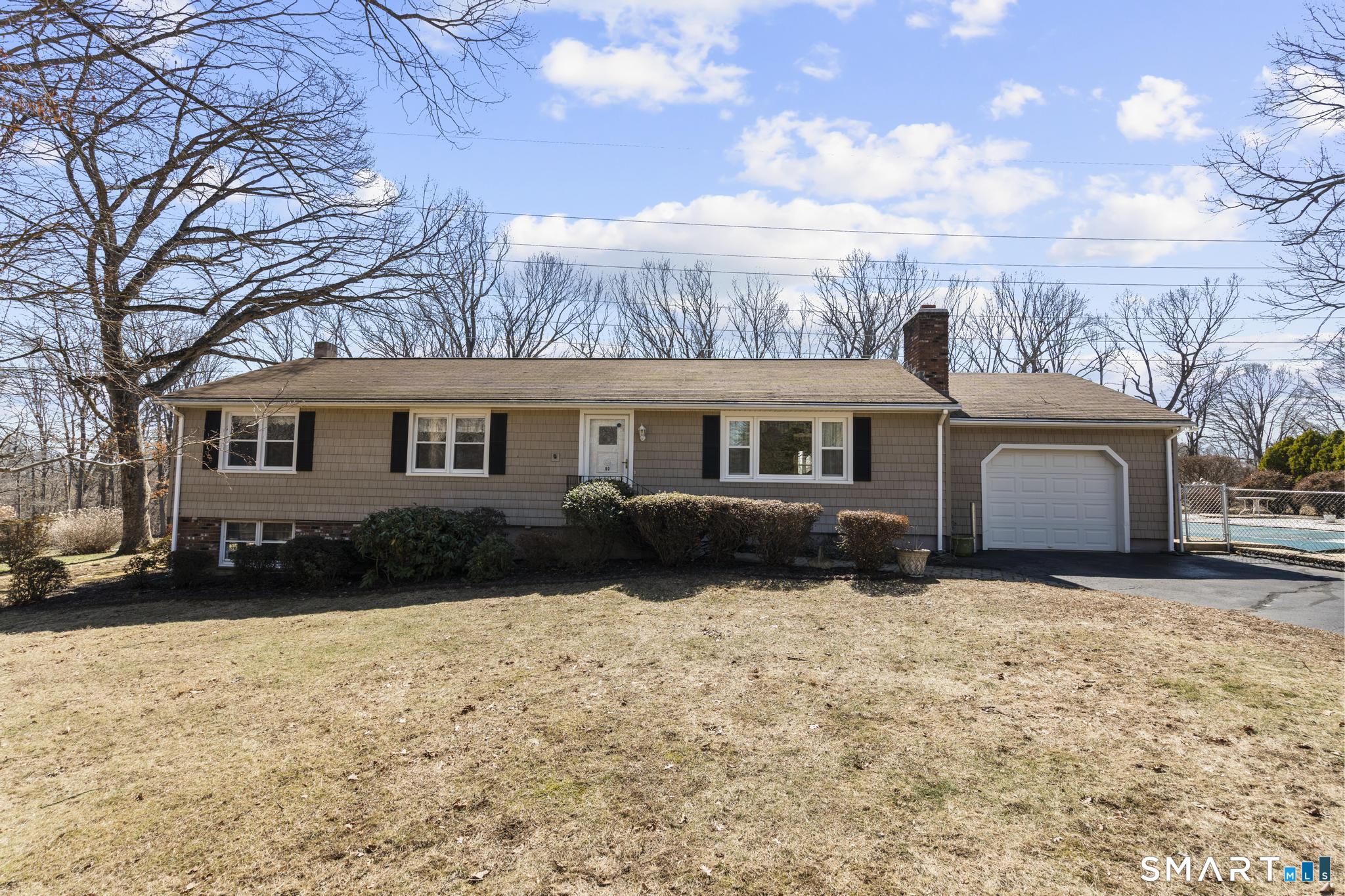 Homes for sale in Trumbull, CT | 60 Quail Trl, Trumbull, CT 06611 | MLS# 24154919