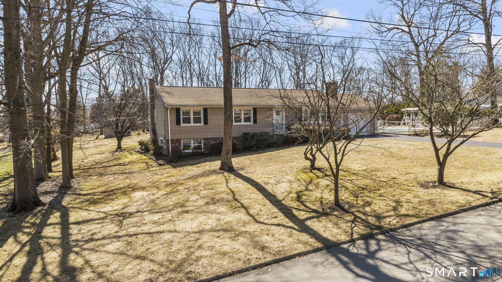 Homes for sale in Trumbull, CT | 60 Quail Trl, Trumbull, CT 06611 | MLS# 24154919