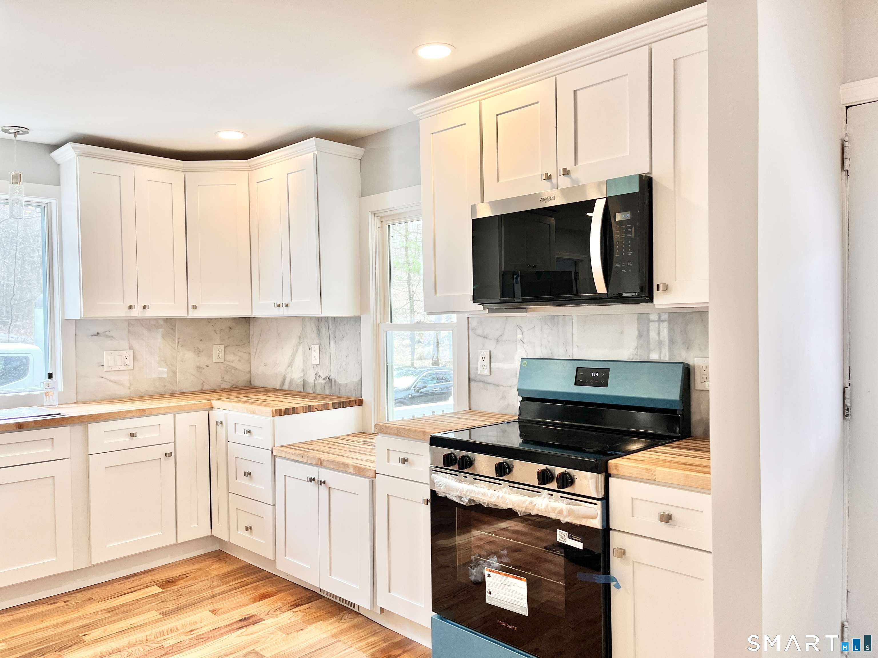 Homes for sale in Essex, CT | 44A Main St, Essex, CT 06409 | MLS# 24160773