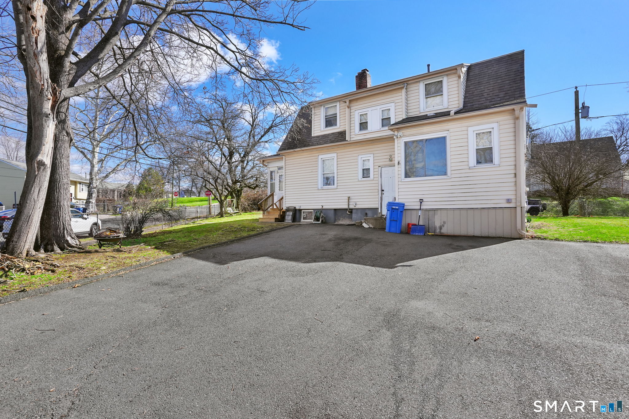 Homes for sale in Hartford, CT | 570 Broadview Ter, Hartford, CT 06106 | MLS# 24160796