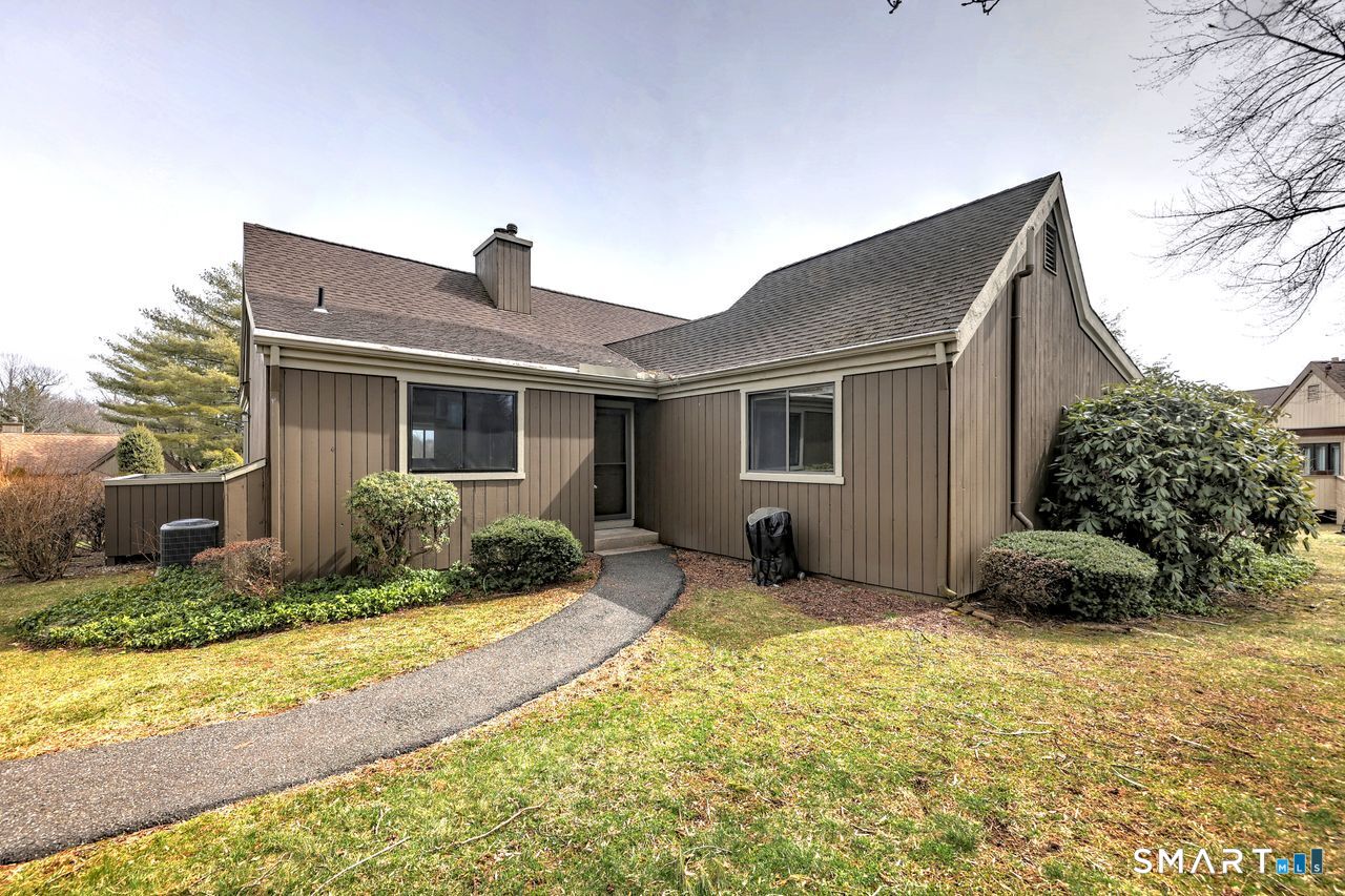 Homes for sale in Stratford, CT | 132 Bison Ln #B, Stratford, CT 06614 | MLS# 24159731