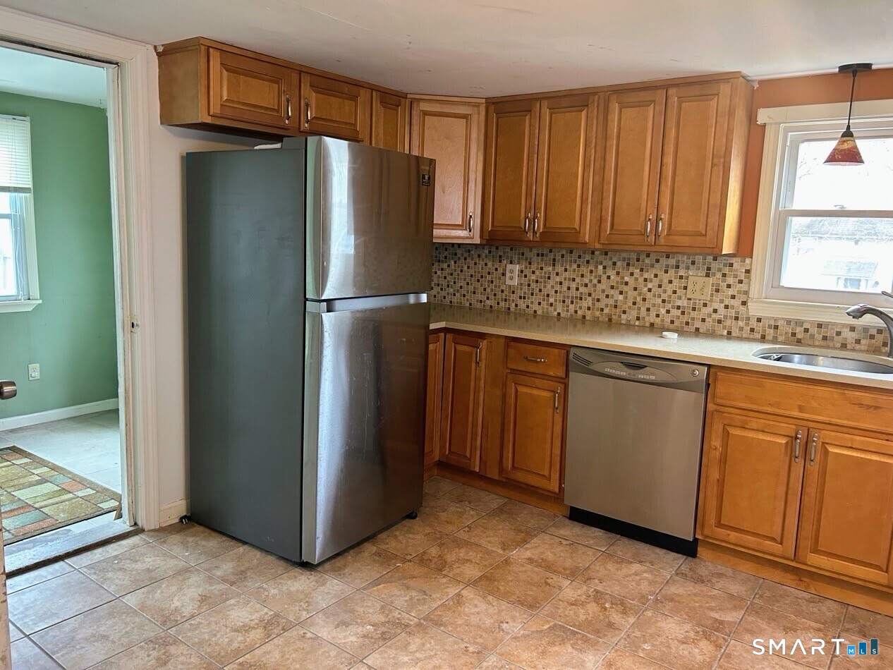 Homes for sale in Manchester, CT | 76 Bigelow St, Manchester, CT 06040 | MLS# 24161163