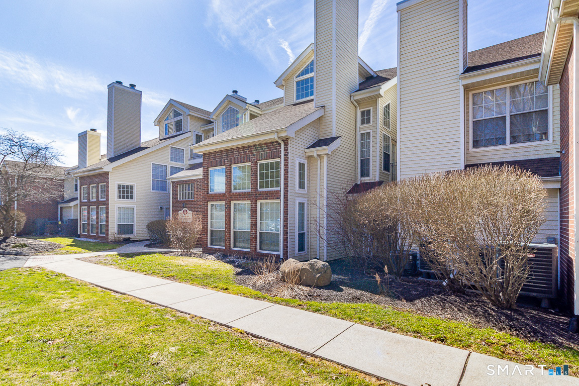 Homes for sale in Middletown, CT | 159 Carriage Crossing Ln #159, Middletown, CT 06457 | MLS# 24161312