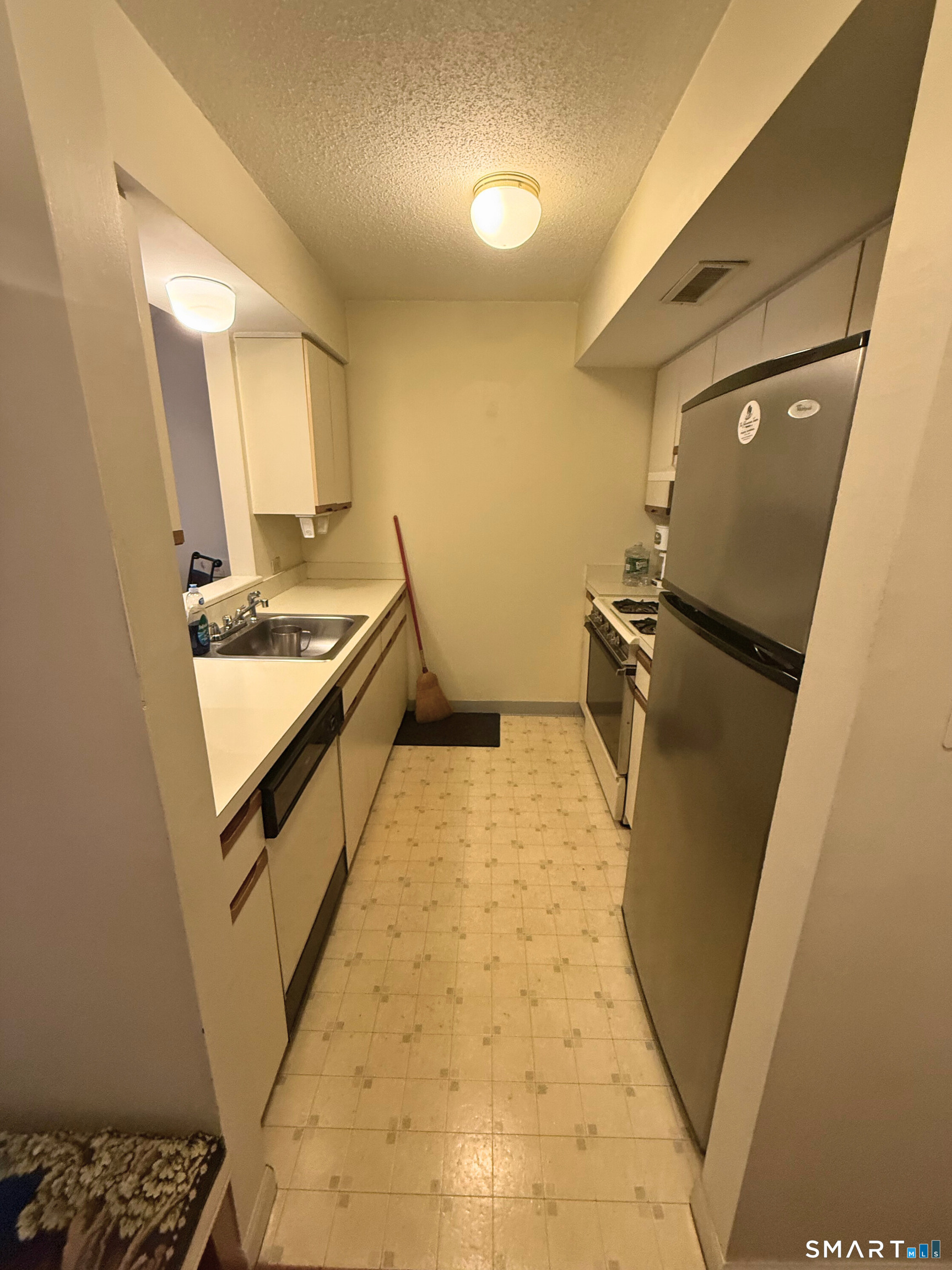 Homes for sale in Hamden, CT | 1690 Dixwell Ave #APT B3, Hamden, CT 06514 | MLS# 24160827