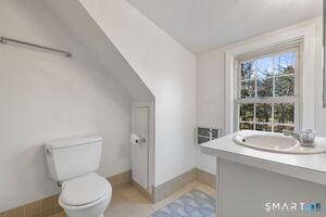 Fourth bedroom en suite bath