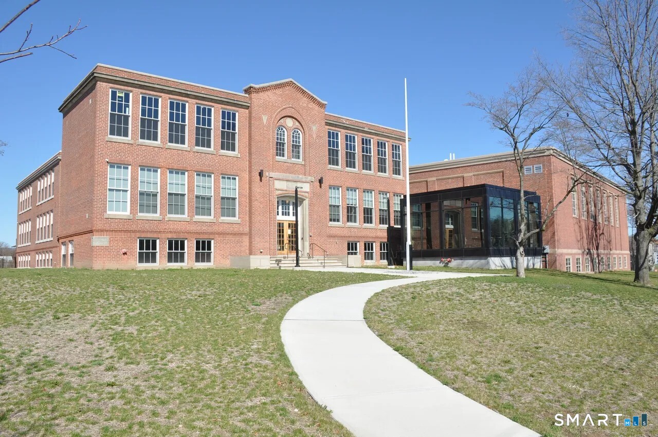 496 Newhall Street LL2