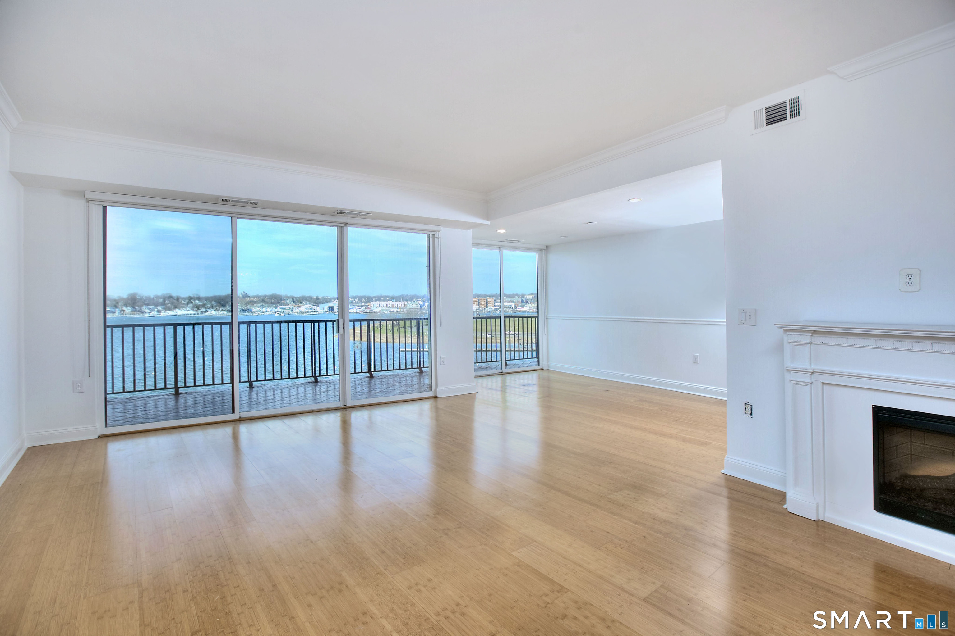 100 Seaview, Norwalk, 06855, 2 Bedrooms Bedrooms, 0 ,2 BathroomsBathrooms,Condo/co-op For Sale,For Sale,Seaview,0,24122289