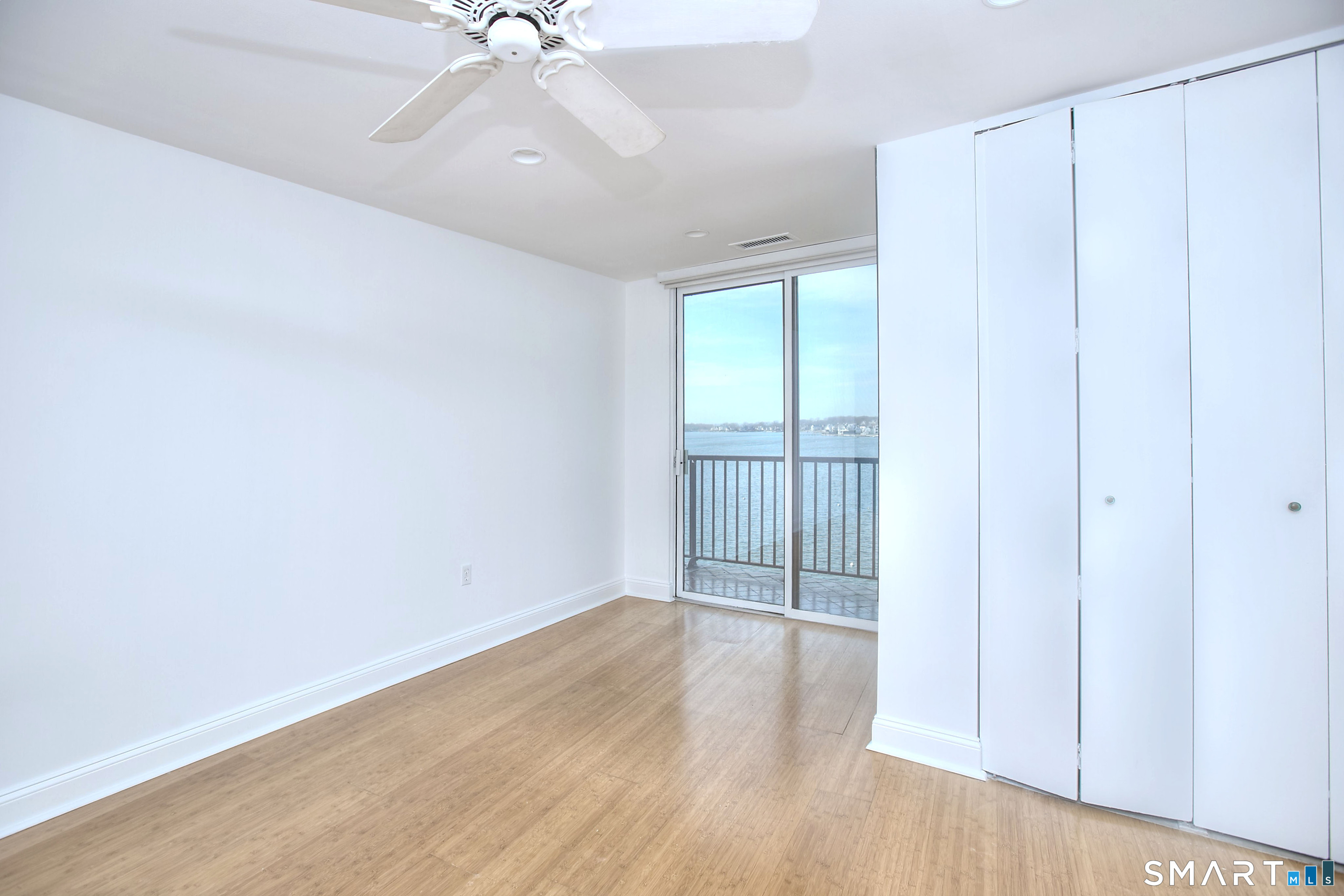 100 Seaview, Norwalk, 06855, 2 Bedrooms Bedrooms, 0 ,2 BathroomsBathrooms,Condo/co-op For Sale,For Sale,Seaview,0,24122289