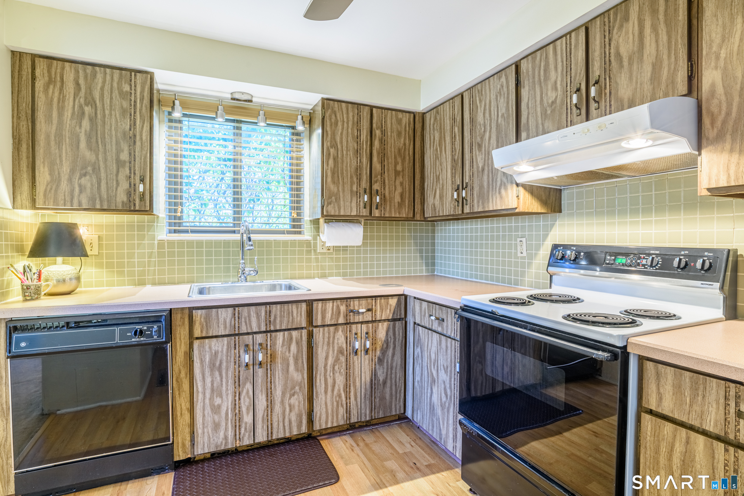 23 Happy Hollow, Stratford, 06614, 1 Bedroom Bedrooms, 0 ,1 BathroomBathrooms,Condo/co-op For Sale,For Sale,Happy Hollow,0,24163692