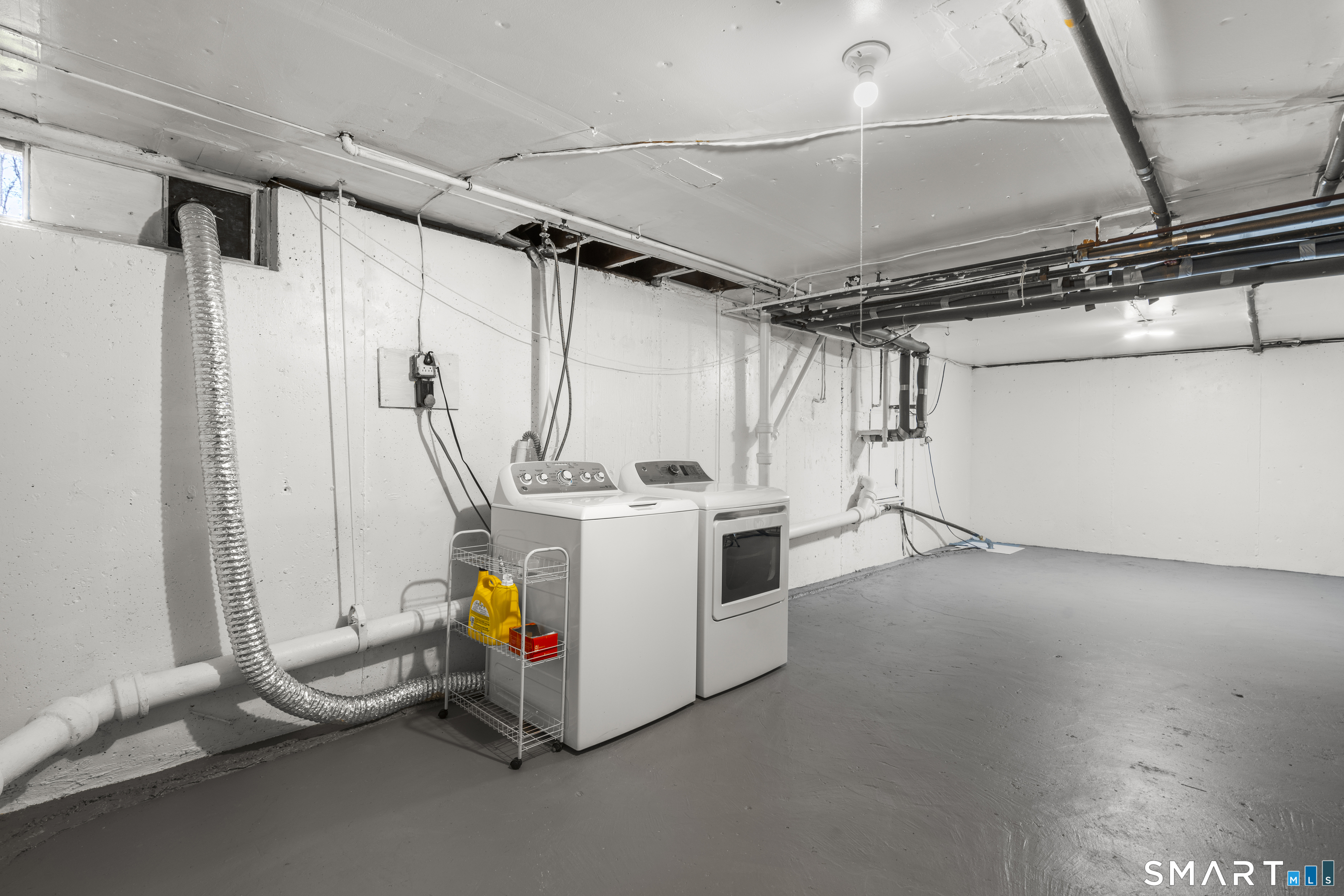 Photo 17 of 134 Williamstown Court, Newington, CT