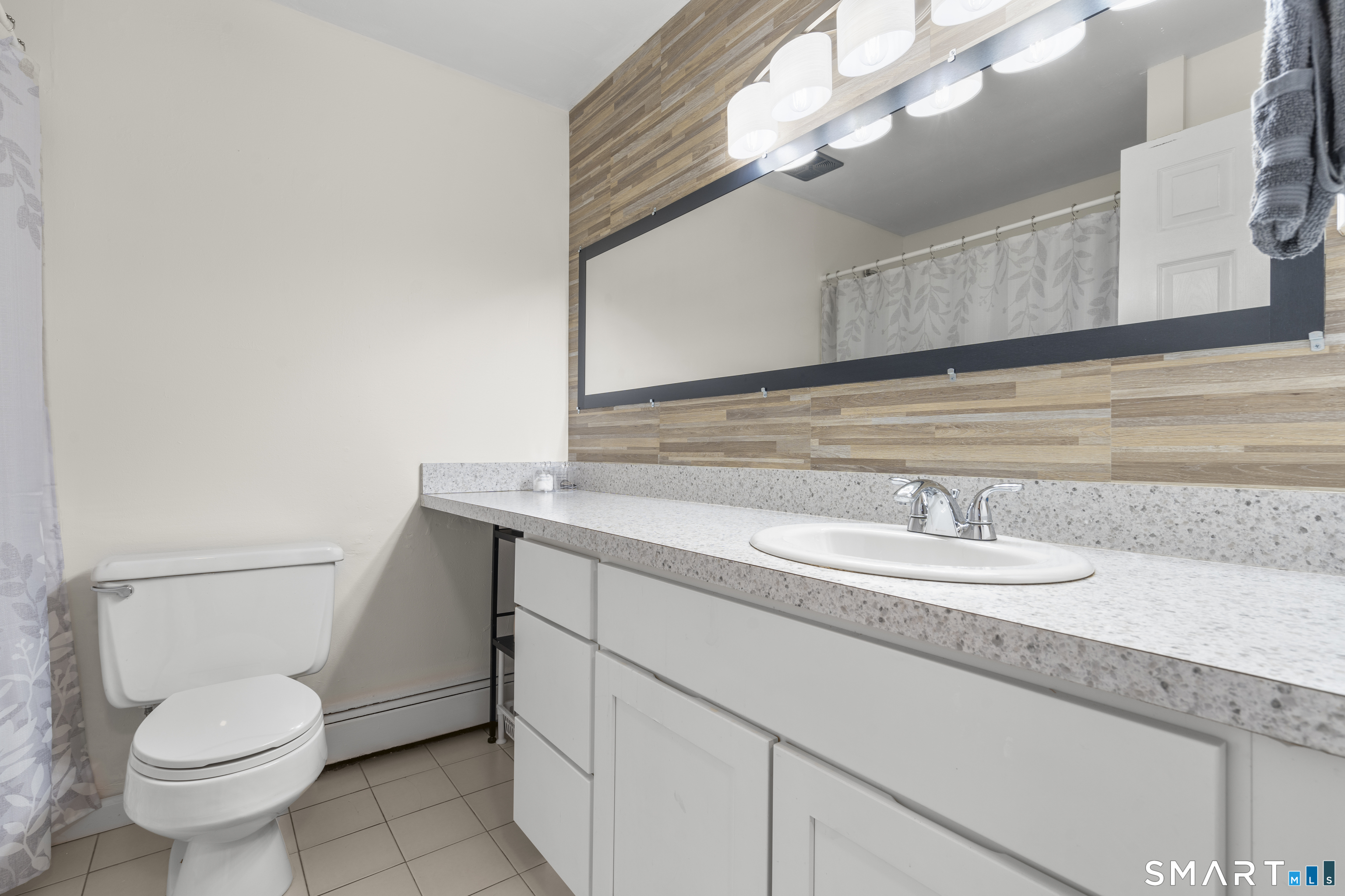 Photo 16 of 134 Williamstown Court, Newington, CT