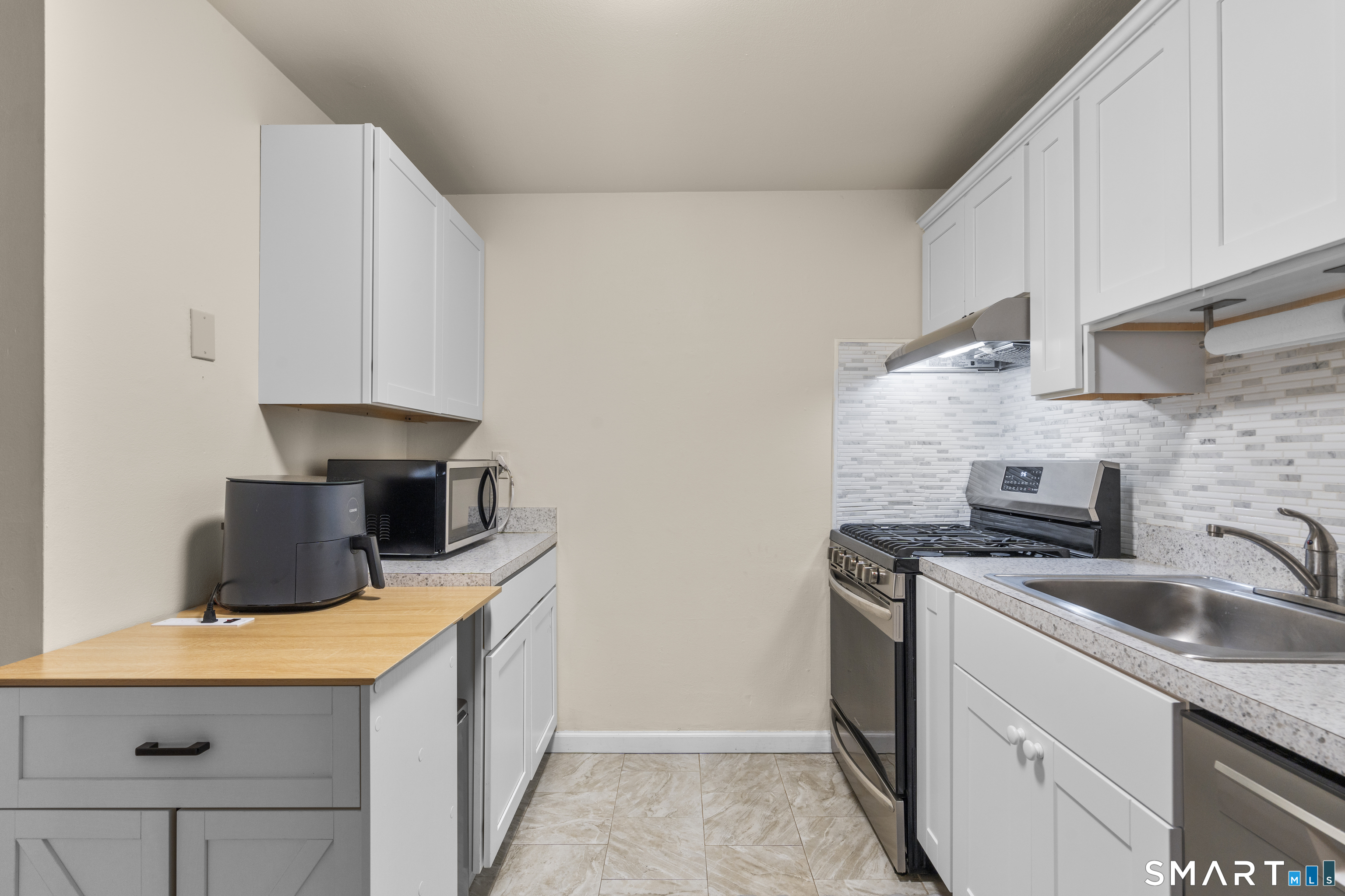 Photo 6 of 134 Williamstown Court, Newington, CT