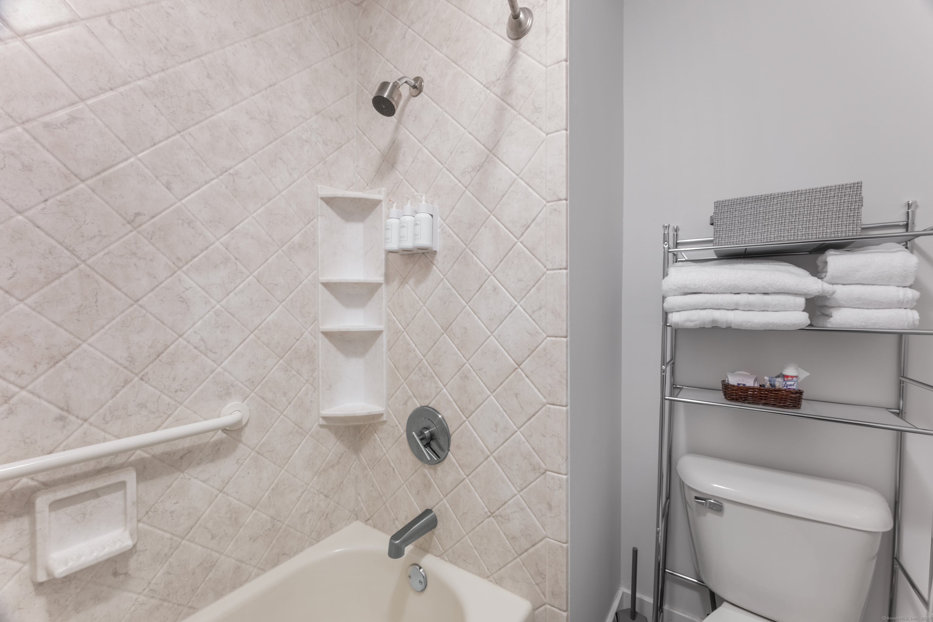 2124 Old Pond, Norwich, 06360, 1 Bedroom Bedrooms, 0 ,2 BathroomsBathrooms,Residential Rental,For Sale,Old Pond,0,24165341