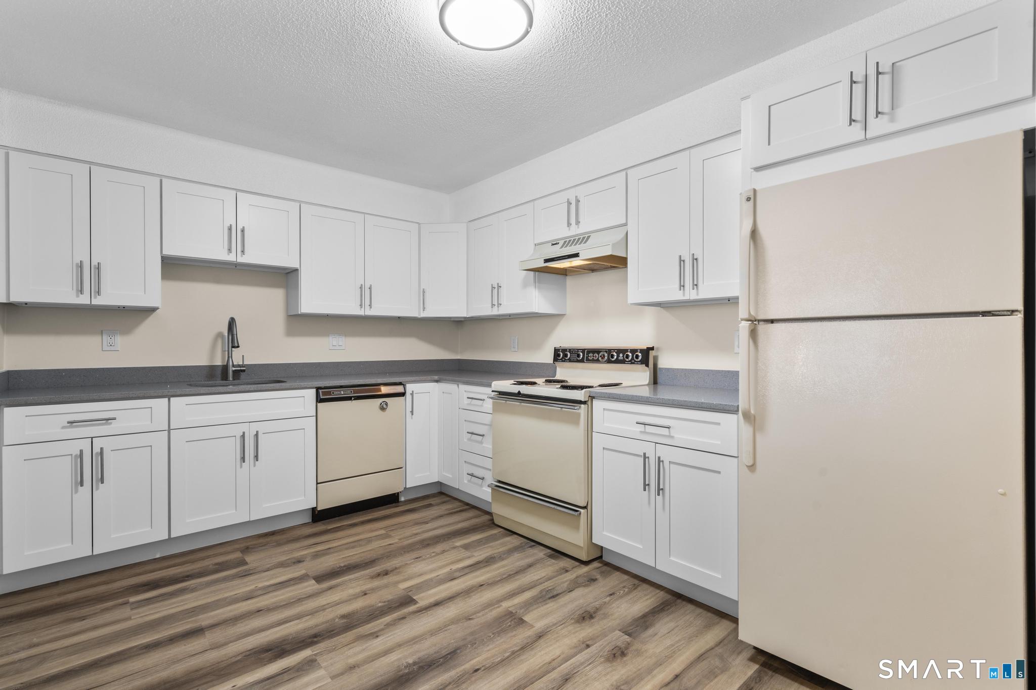 1460 Elm, Stratford, 06615, 1 Bedroom Bedrooms, 0 ,1 BathroomBathrooms,Condo/co-op For Sale,For Sale,Elm,0,24165077