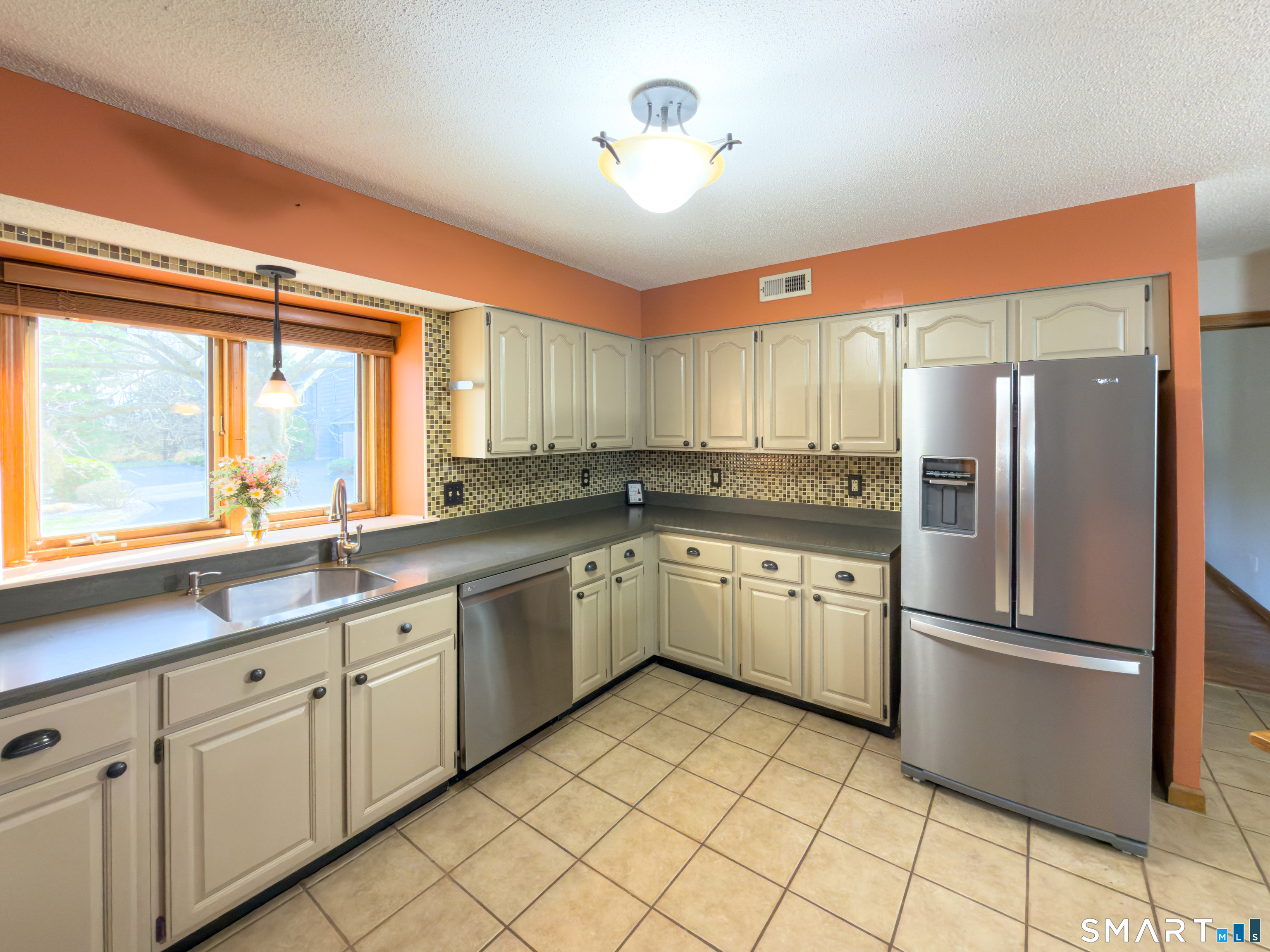 Photo 5 of 804 Sand Stone Drive, South Windsor, CT