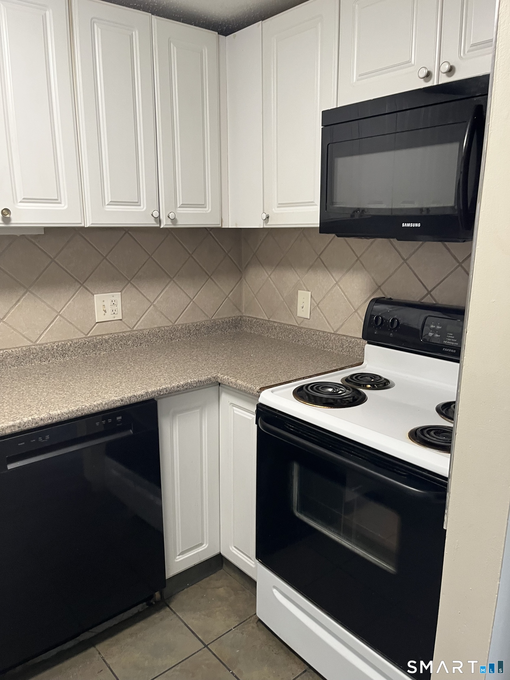 20 Burgundy Hill, Middletown, 06457, 1 Bedroom Bedrooms, 0 ,1 BathroomBathrooms,Residential Rental,For Sale,Burgundy Hill,0,24150707