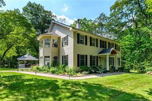 49 Spring Hill Lane