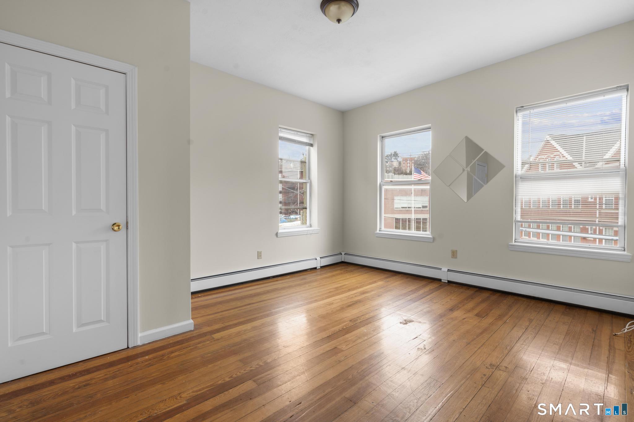 985 Bank, Waterbury, 06708, 0 , 0 ,44 BathroomsBathrooms,Commercial For Sale,For Sale,Bank,0,24168573