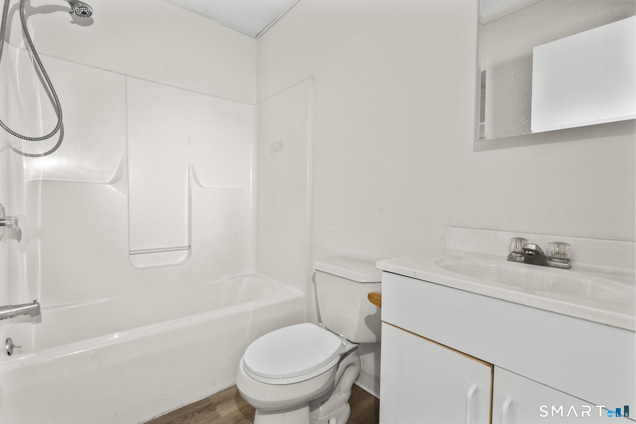 985 Bank, Waterbury, 06708, 0 , 0 ,44 BathroomsBathrooms,Commercial For Sale,For Sale,Bank,0,24168573