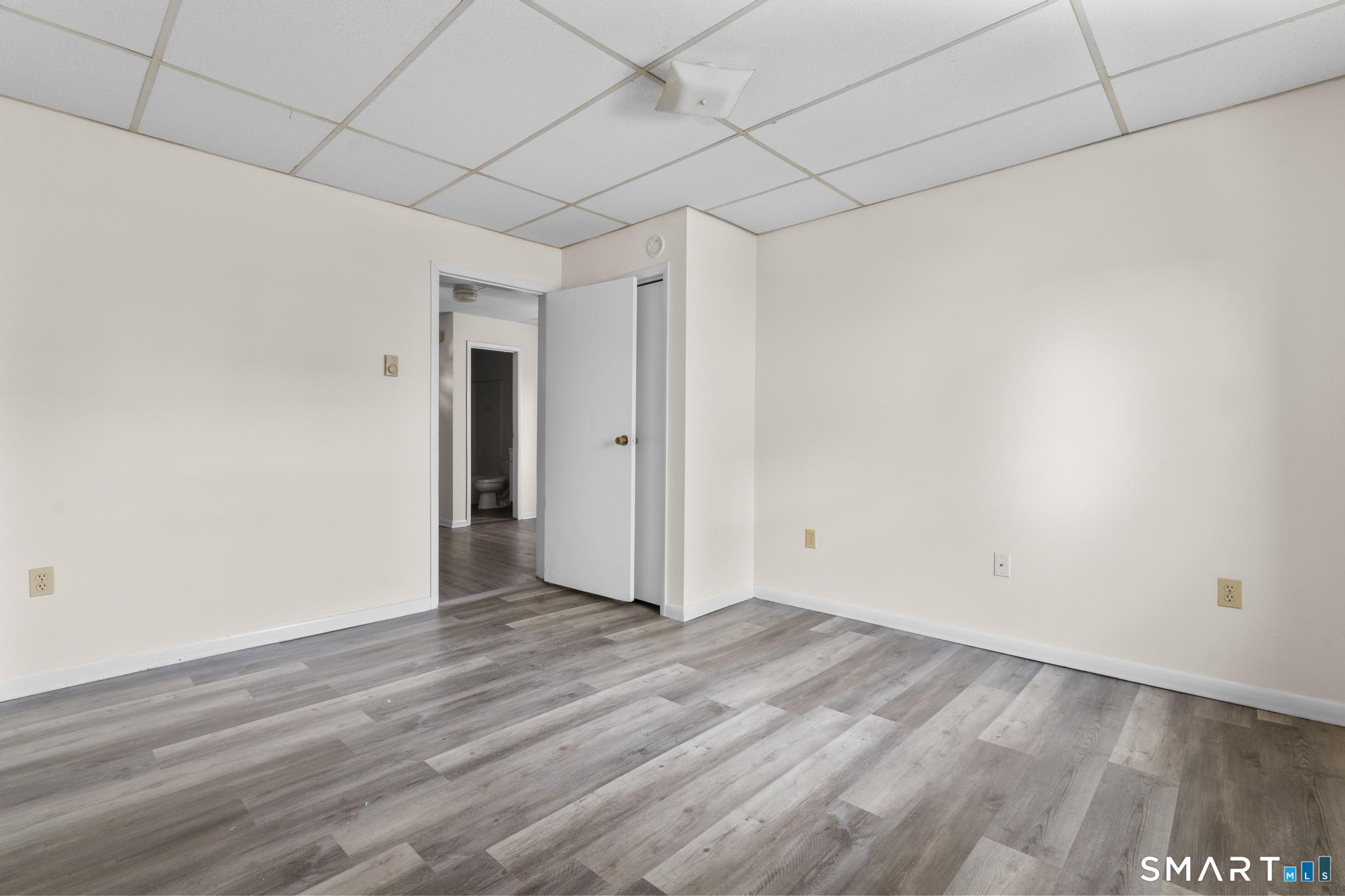 985 Bank, Waterbury, 06708, 0 , 0 ,44 BathroomsBathrooms,Commercial For Sale,For Sale,Bank,0,24168573