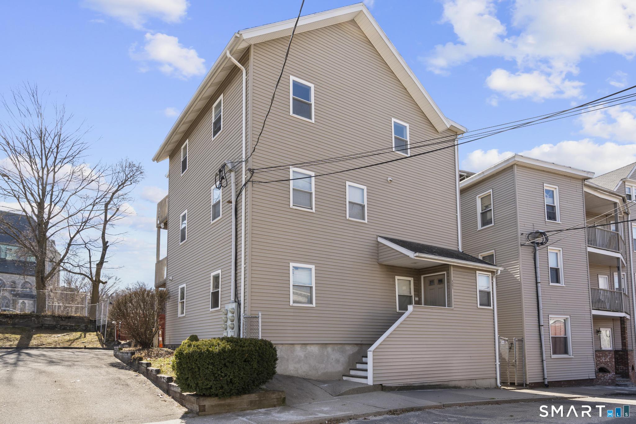 985 Bank, Waterbury, 06708, 0 , 0 ,44 BathroomsBathrooms,Commercial For Sale,For Sale,Bank,0,24168573