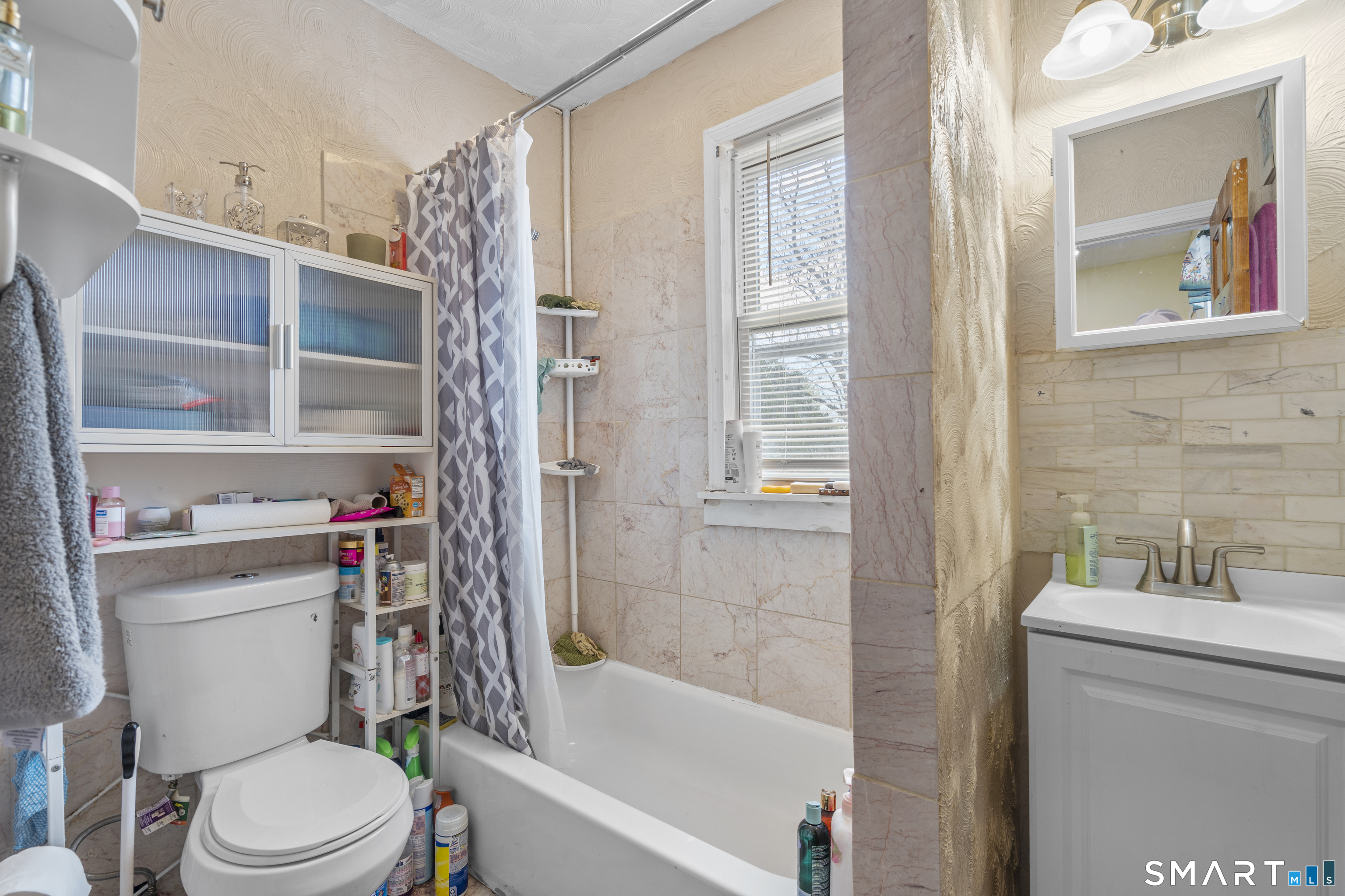 15 Jubilee, New Britain, 06051, 7 Bedrooms Bedrooms, 0 ,3 BathroomsBathrooms,Multi-family For Sale,For Sale,Jubilee,0,24165157