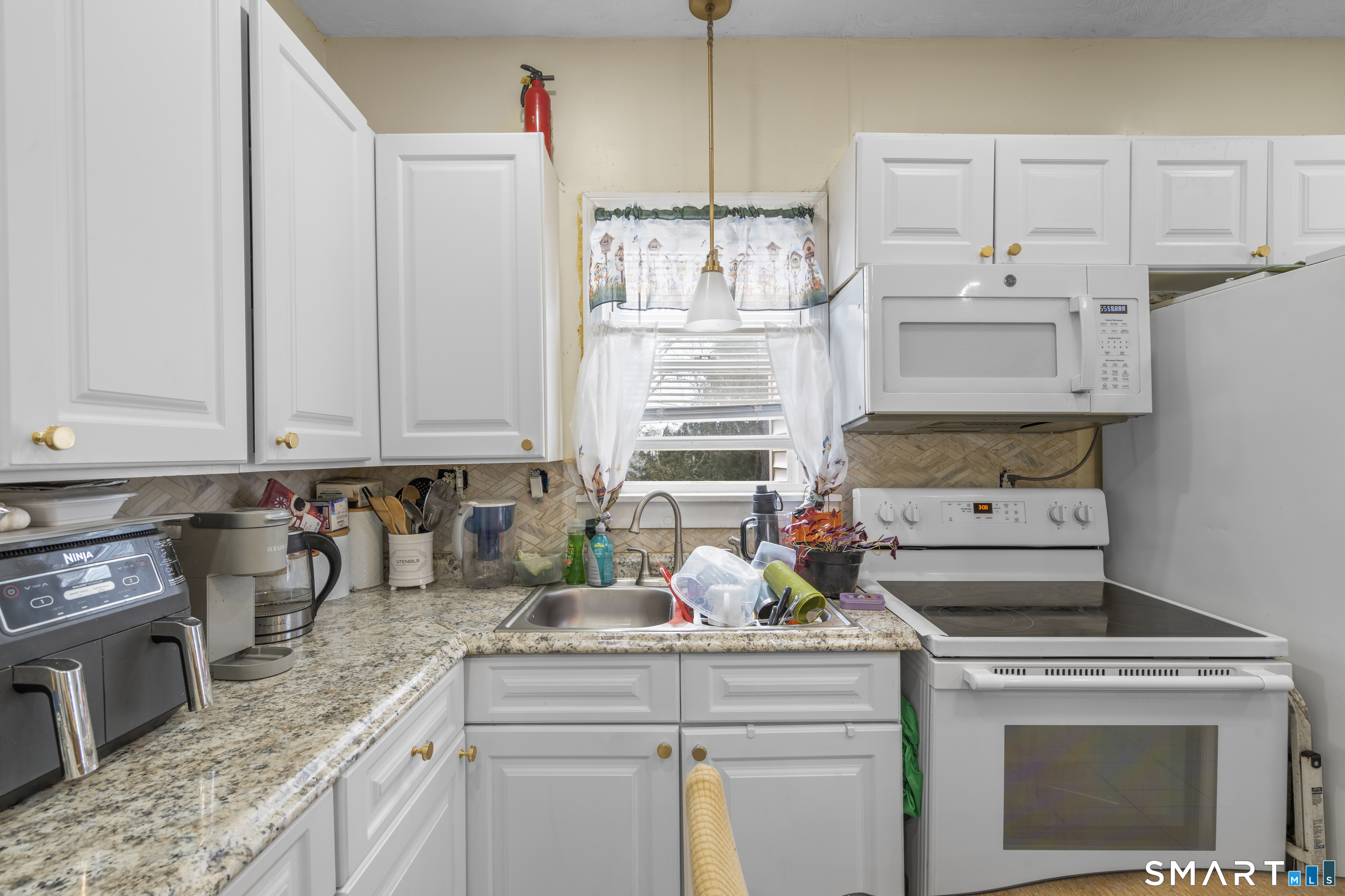 15 Jubilee, New Britain, 06051, 7 Bedrooms Bedrooms, 0 ,3 BathroomsBathrooms,Multi-family For Sale,For Sale,Jubilee,0,24165157