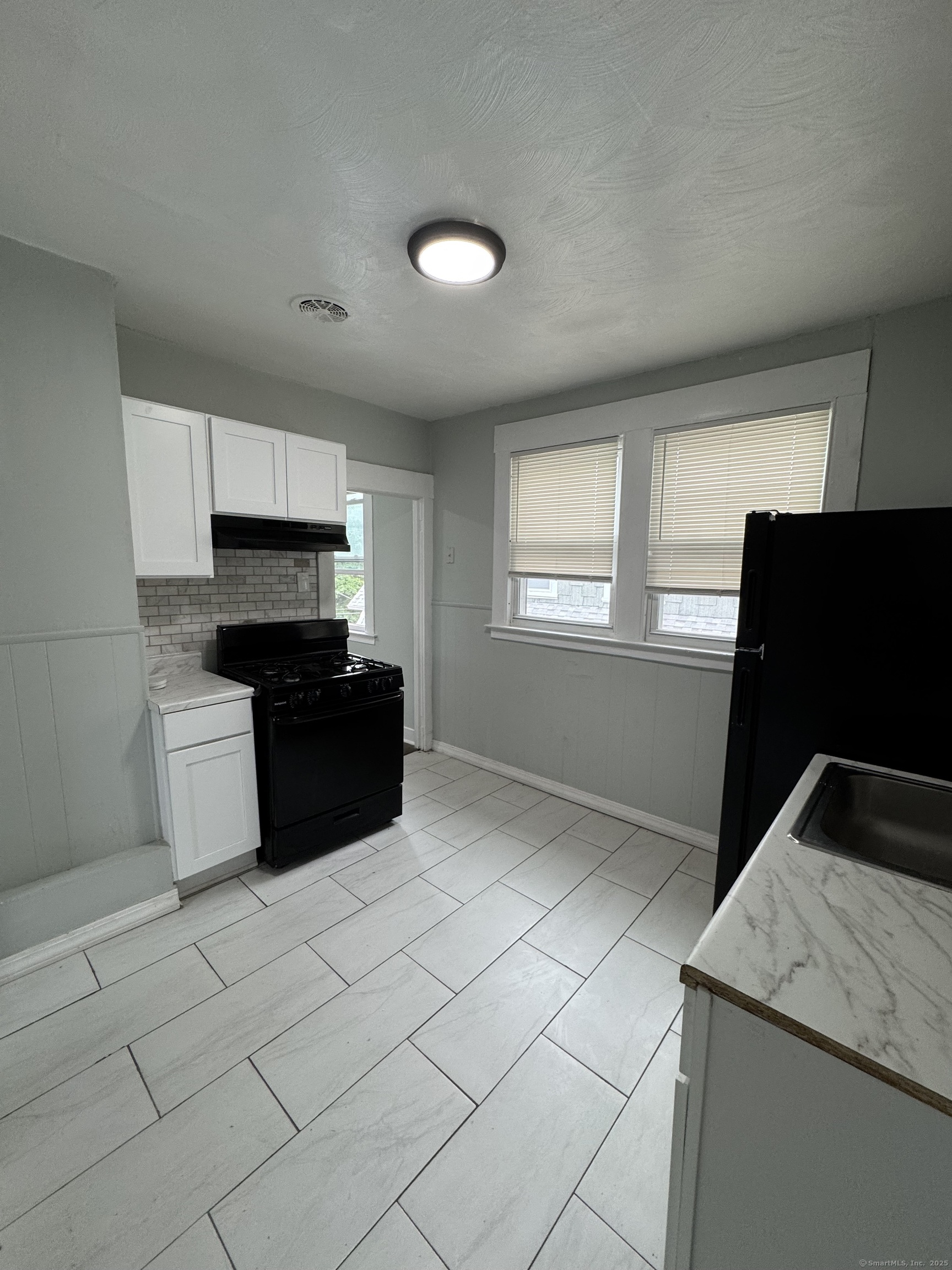 199 English, New Haven, 06513, 3 Bedrooms Bedrooms, 0 ,1 BathroomBathrooms,Residential Rental,For Sale,English,0,24170360