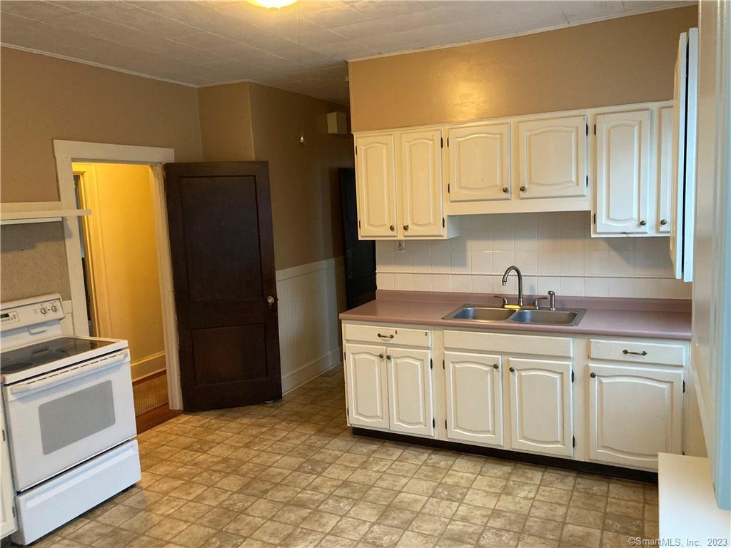 18 Maplewood, West Hartford, 06119, 3 Bedrooms Bedrooms, 0 ,1 BathroomBathrooms,Residential Rental,For Sale,Maplewood,0,24170497