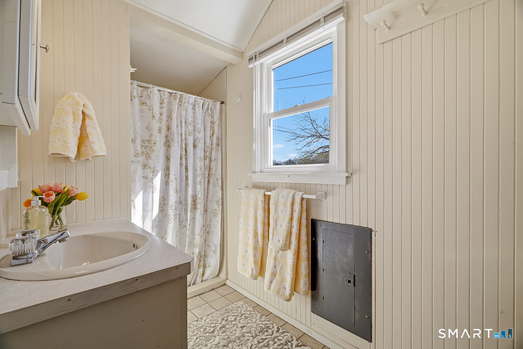 74 End, Old Lyme, 06371, 4 Bedrooms Bedrooms, 0 ,1 BathroomBathrooms,Single Family For Sale,For Sale,End,0,24169293