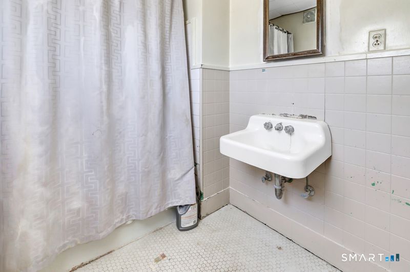 3922 Main, Stratford, 06614, 3 Bedrooms Bedrooms, 0 ,1 BathroomBathrooms,Single Family For Sale,For Sale,Main,0,24170883
